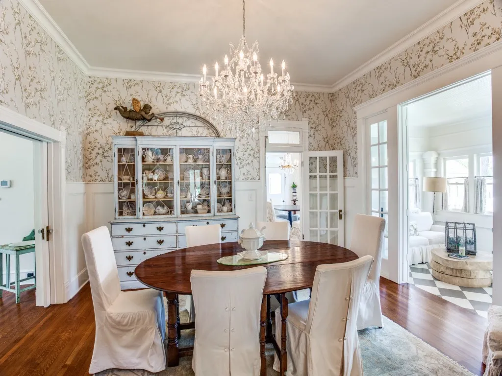 Formal dining room