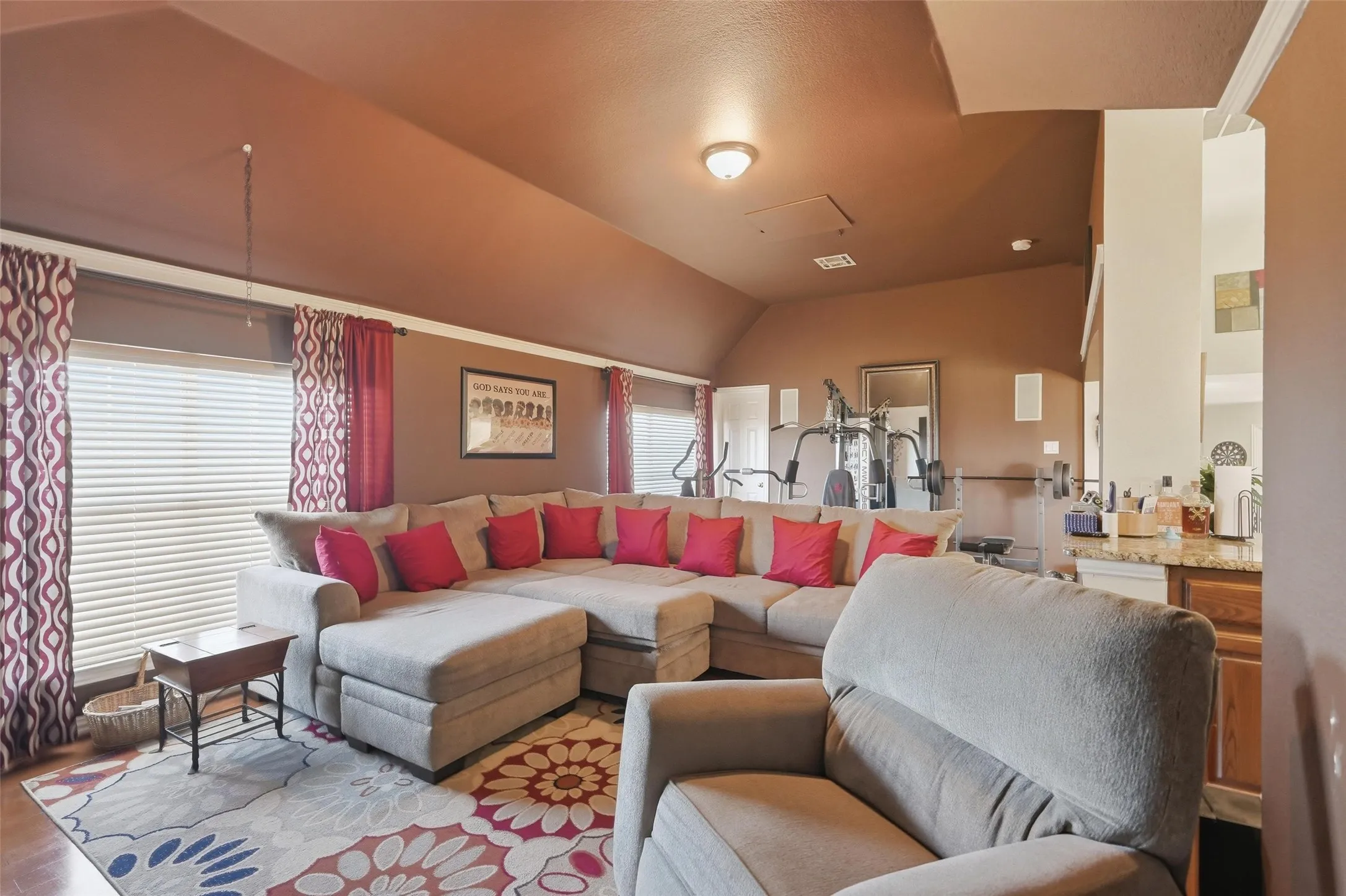 Single Family Residence For Sale in Dallas County , 645 Ten Mile Drive, De Soto, Texas 75115, 5 Bedroom, 4 Bathroom, 2 Garage spaces, 3,931 Sqft, built in 2003, mls#21194292, Real Estate Agent in De Soto, Homes For Sale in Dallas county, Homes For Sale in De Soto, Realtor in De Soto Texas, Real Estate Brokerage Independent Realty Texas, Luminita Cordes Realtor