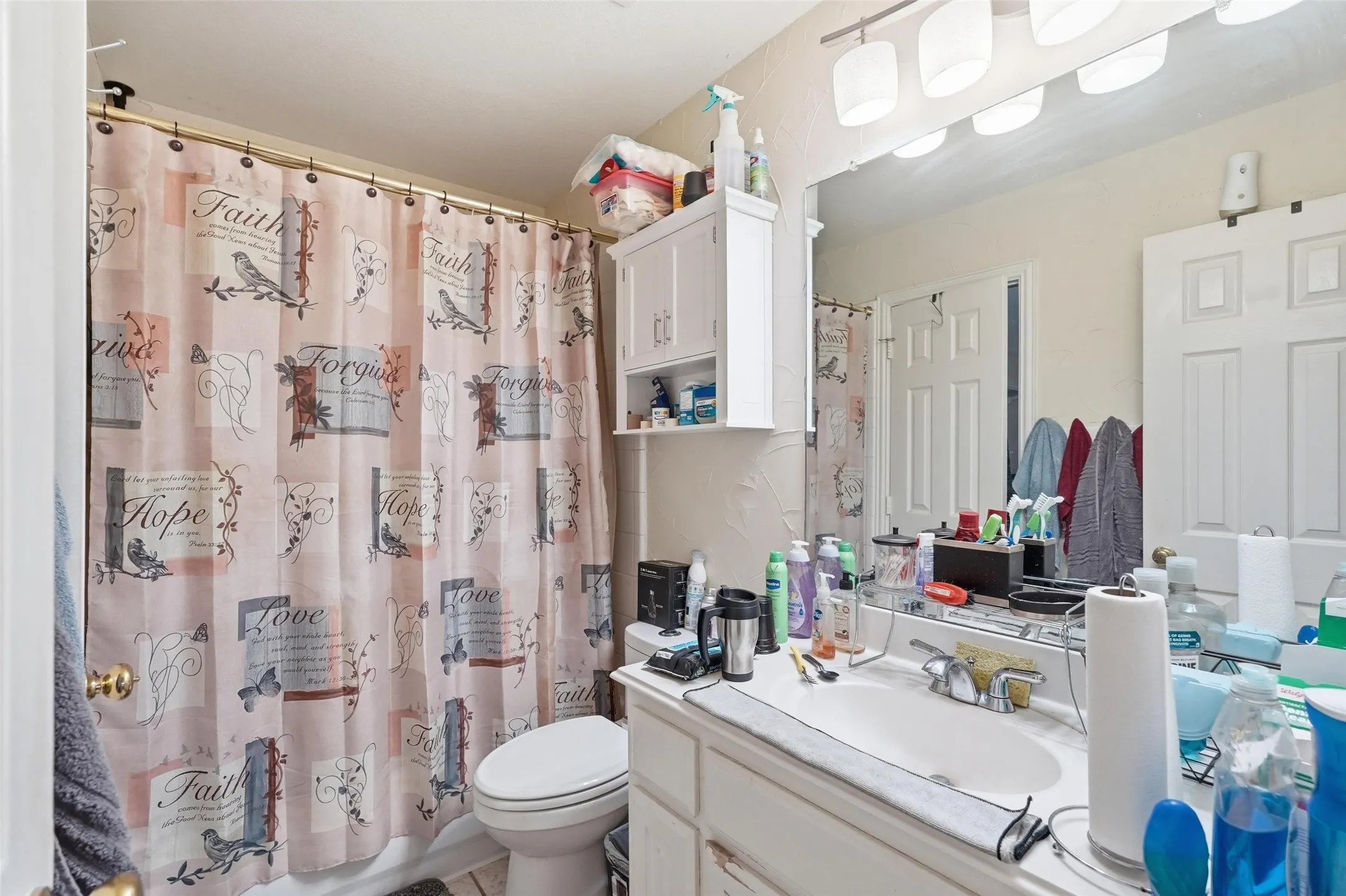 Single Family Residence For Sale in Dallas County , 645 Ten Mile Drive, De Soto, Texas 75115, 5 Bedroom, 4 Bathroom, 2 Garage spaces, 3,931 Sqft, built in 2003, mls#21194292, Real Estate Agent in De Soto, Homes For Sale in Dallas county, Homes For Sale in De Soto, Realtor in De Soto Texas, Real Estate Brokerage Independent Realty Texas, Luminita Cordes Realtor