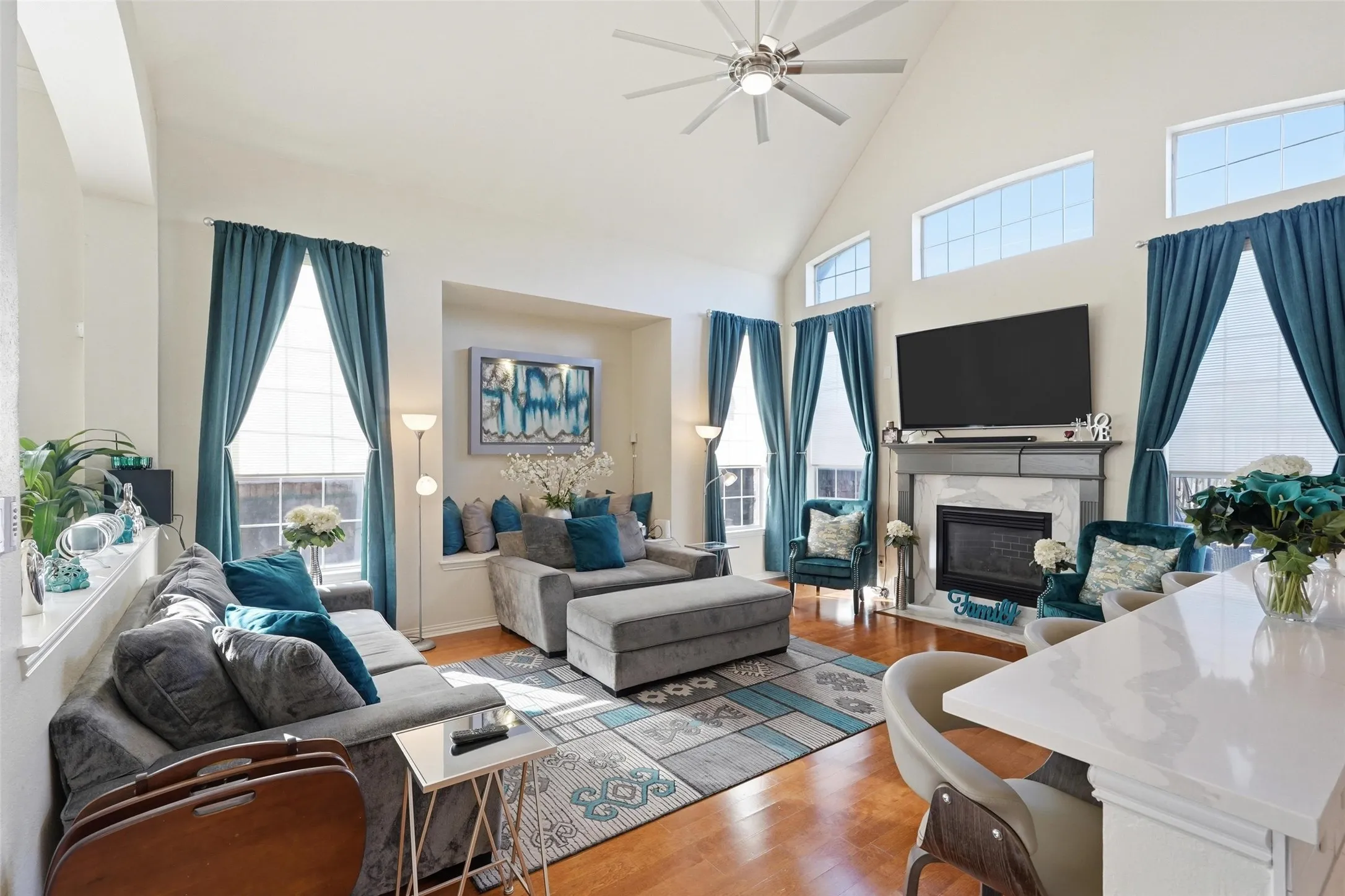 Single Family Residence For Sale in Dallas County , 645 Ten Mile Drive, De Soto, Texas 75115, 5 Bedroom, 4 Bathroom, 2 Garage spaces, 3,931 Sqft, built in 2003, mls#21194292, Real Estate Agent in De Soto, Homes For Sale in Dallas county, Homes For Sale in De Soto, Realtor in De Soto Texas, Real Estate Brokerage Independent Realty Texas, Luminita Cordes Realtor