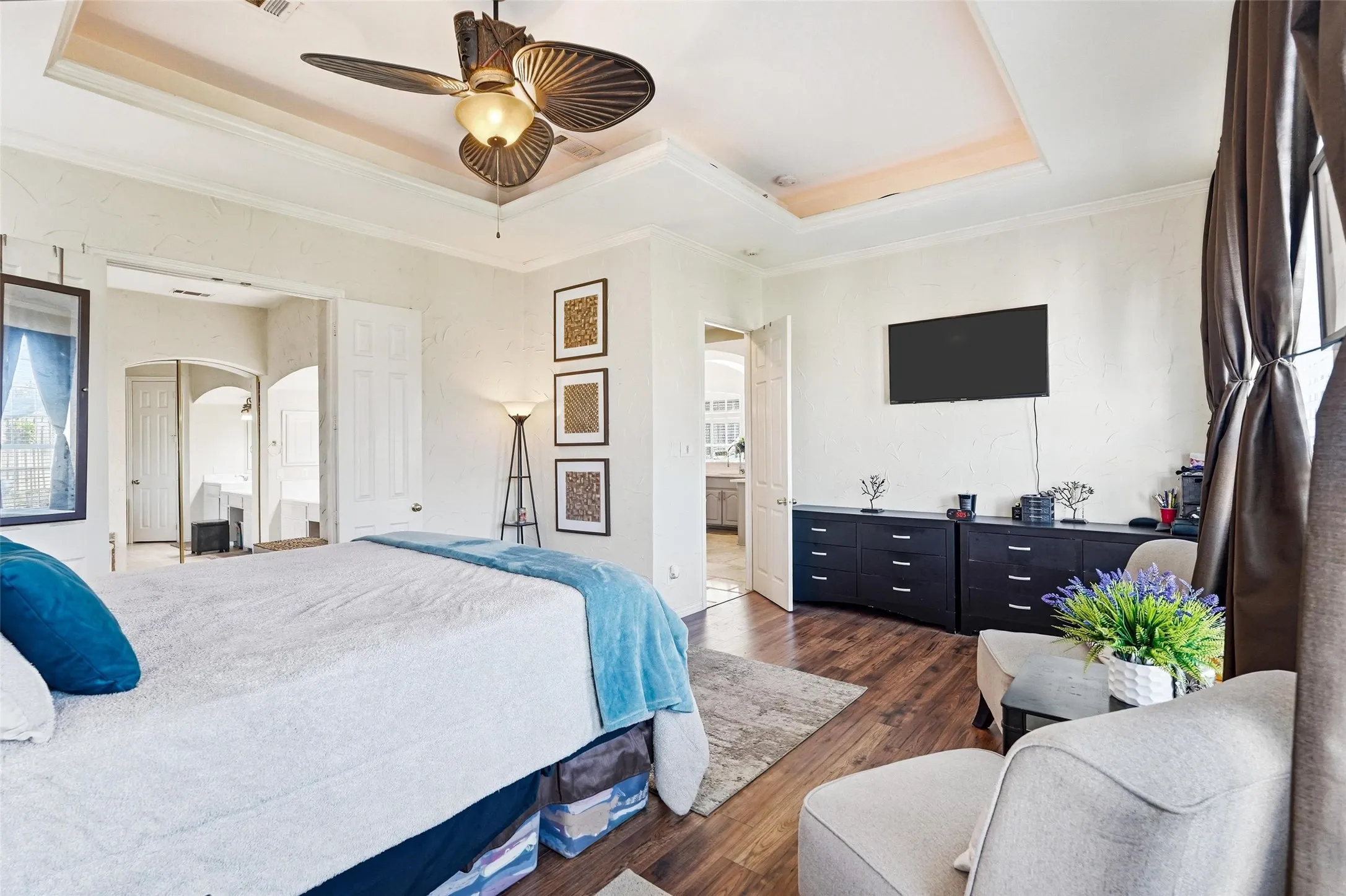 Single Family Residence For Sale in Dallas County , 645 Ten Mile Drive, De Soto, Texas 75115, 5 Bedroom, 4 Bathroom, 2 Garage spaces, 3,931 Sqft, built in 2003, mls#21194292, Real Estate Agent in De Soto, Homes For Sale in Dallas county, Homes For Sale in De Soto, Realtor in De Soto Texas, Real Estate Brokerage Independent Realty Texas, Luminita Cordes Realtor