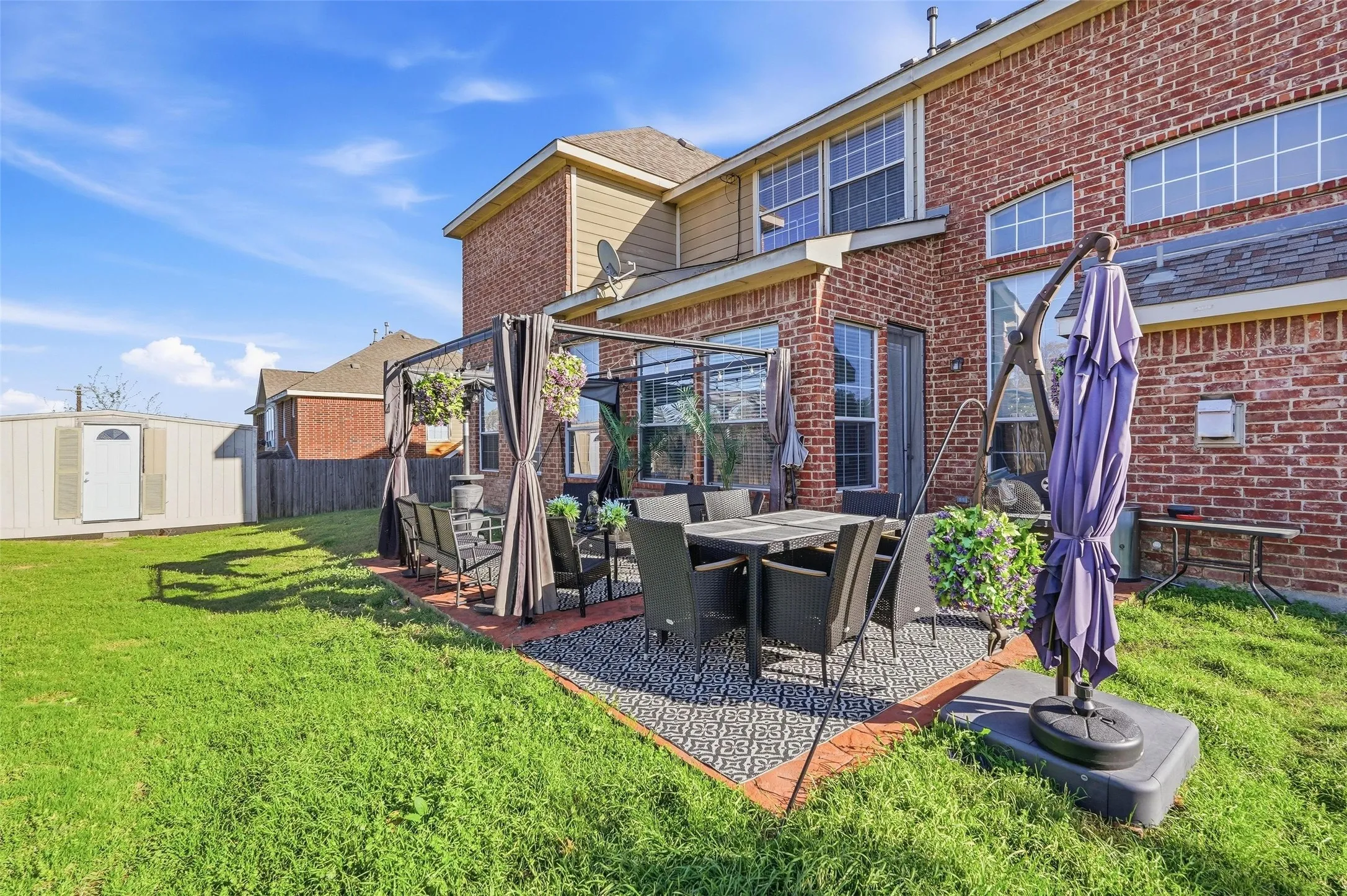 Single Family Residence For Sale in Dallas County , 645 Ten Mile Drive, De Soto, Texas 75115, 5 Bedroom, 4 Bathroom, 2 Garage spaces, 3,931 Sqft, built in 2003, mls#21194292, Real Estate Agent in De Soto, Homes For Sale in Dallas county, Homes For Sale in De Soto, Realtor in De Soto Texas, Real Estate Brokerage Independent Realty Texas, Luminita Cordes Realtor