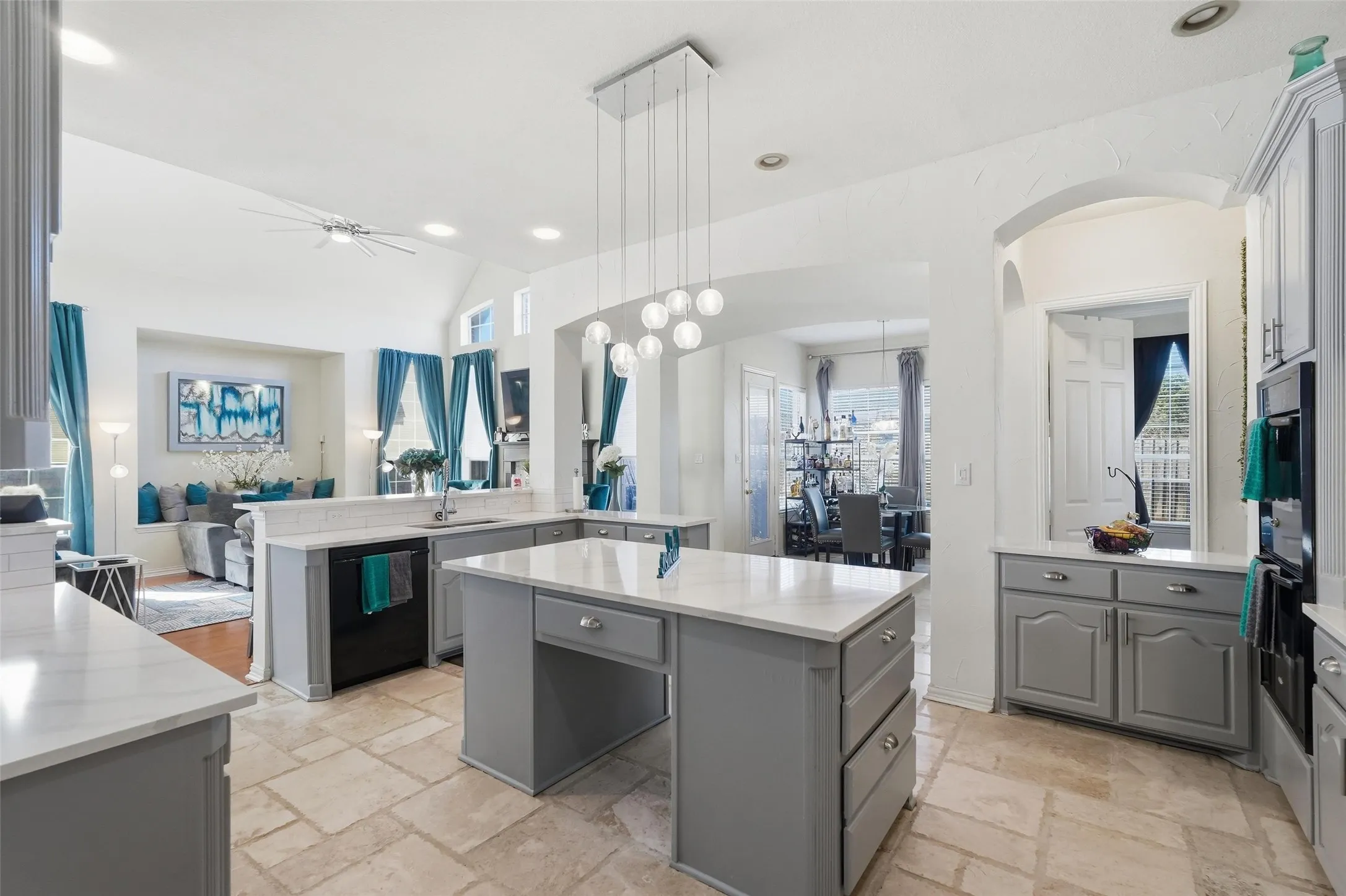 Single Family Residence For Sale in Dallas County , 645 Ten Mile Drive, De Soto, Texas 75115, 5 Bedroom, 4 Bathroom, 2 Garage spaces, 3,931 Sqft, built in 2003, mls#21194292, Real Estate Agent in De Soto, Homes For Sale in Dallas county, Homes For Sale in De Soto, Realtor in De Soto Texas, Real Estate Brokerage Independent Realty Texas, Luminita Cordes Realtor