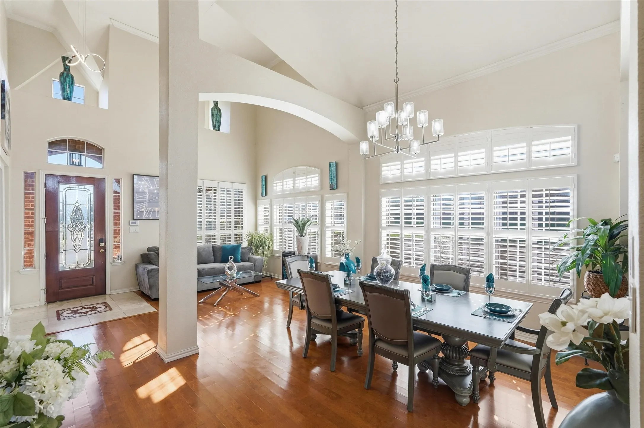 Single Family Residence For Sale in Dallas County , 645 Ten Mile Drive, De Soto, Texas 75115, 5 Bedroom, 4 Bathroom, 2 Garage spaces, 3,931 Sqft, built in 2003, mls#21194292, Real Estate Agent in De Soto, Homes For Sale in Dallas county, Homes For Sale in De Soto, Realtor in De Soto Texas, Real Estate Brokerage Independent Realty Texas, Luminita Cordes Realtor