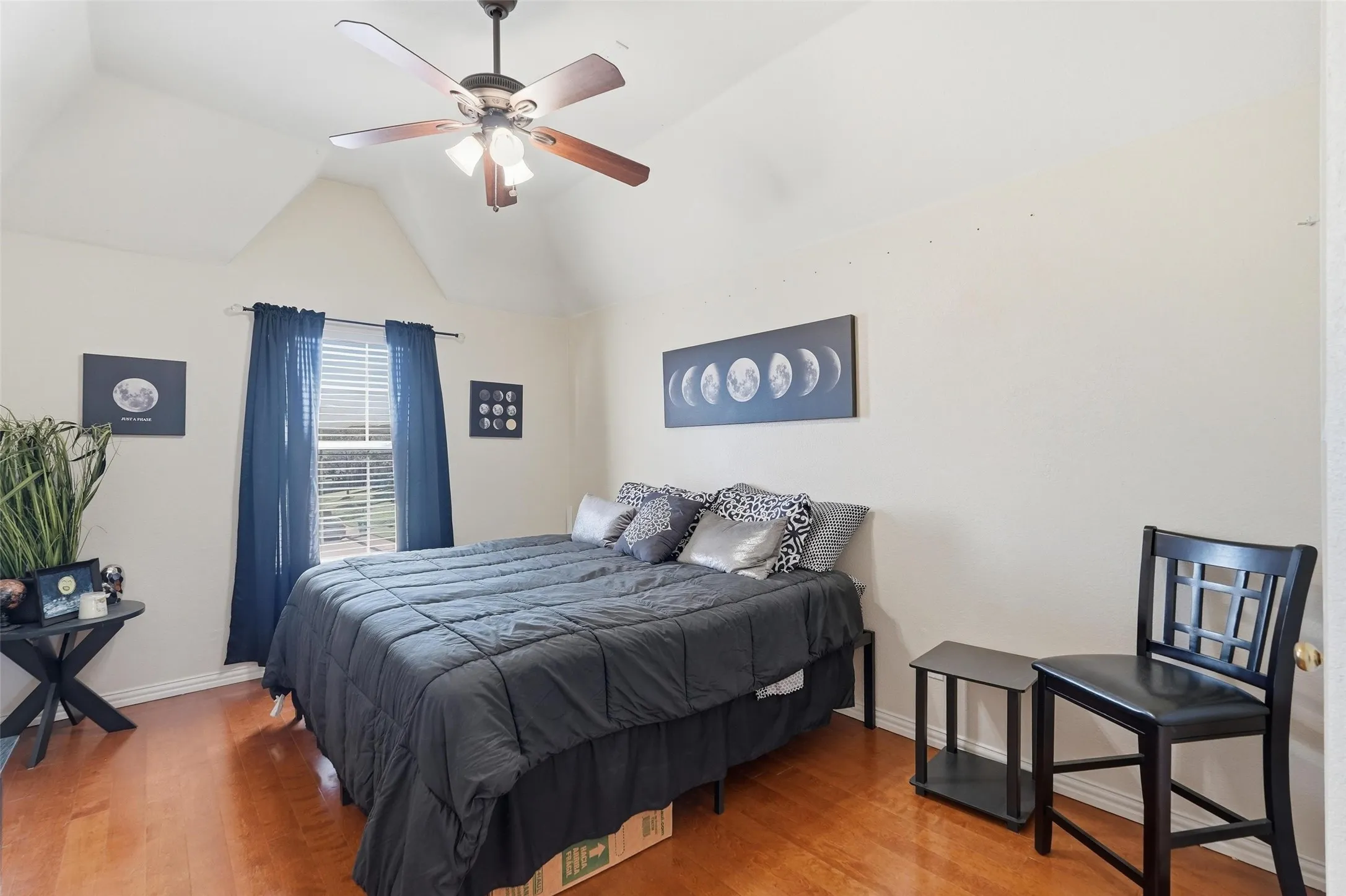 Single Family Residence For Sale in Dallas County , 645 Ten Mile Drive, De Soto, Texas 75115, 5 Bedroom, 4 Bathroom, 2 Garage spaces, 3,931 Sqft, built in 2003, mls#21194292, Real Estate Agent in De Soto, Homes For Sale in Dallas county, Homes For Sale in De Soto, Realtor in De Soto Texas, Real Estate Brokerage Independent Realty Texas, Luminita Cordes Realtor