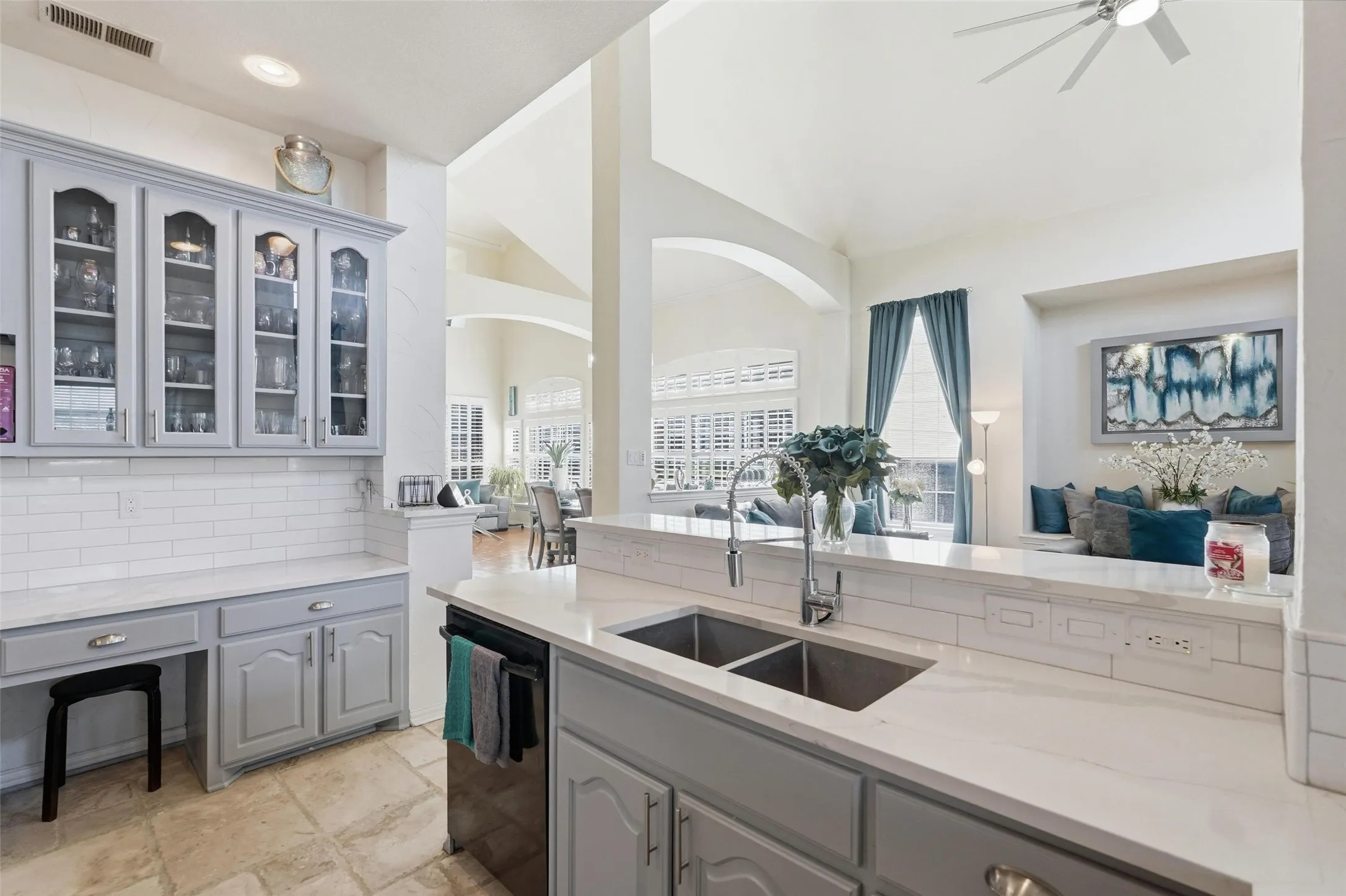 Single Family Residence For Sale in Dallas County , 645 Ten Mile Drive, De Soto, Texas 75115, 5 Bedroom, 4 Bathroom, 2 Garage spaces, 3,931 Sqft, built in 2003, mls#21194292, Real Estate Agent in De Soto, Homes For Sale in Dallas county, Homes For Sale in De Soto, Realtor in De Soto Texas, Real Estate Brokerage Independent Realty Texas, Luminita Cordes Realtor