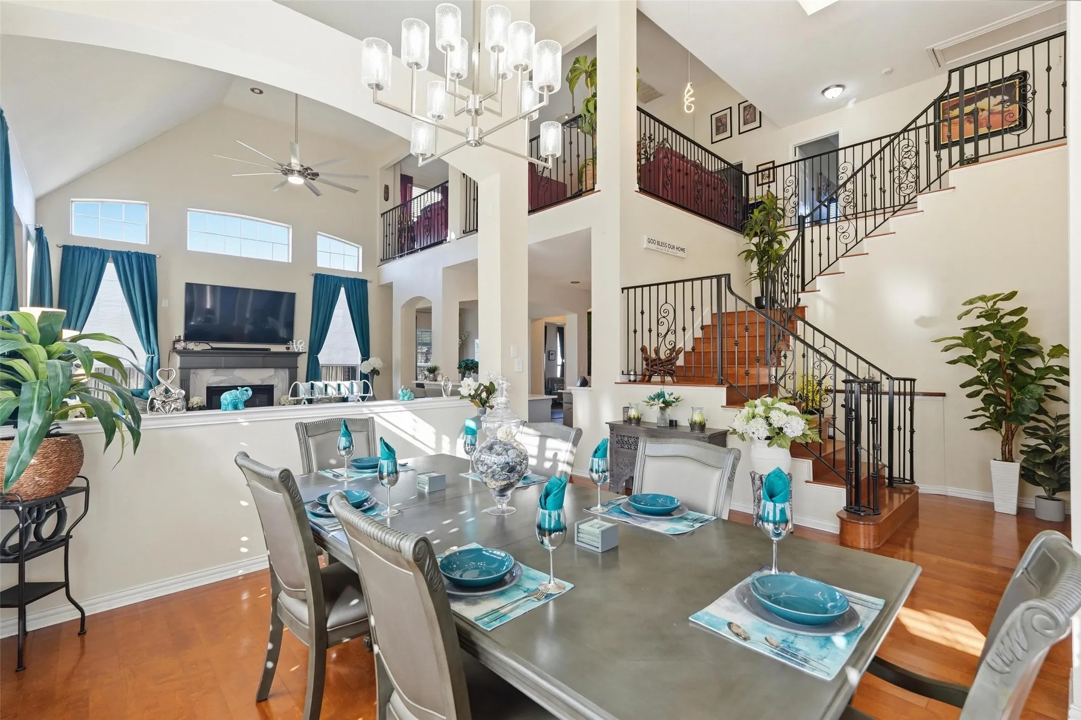 Single Family Residence For Sale in Dallas County , 645 Ten Mile Drive, De Soto, Texas 75115, 5 Bedroom, 4 Bathroom, 2 Garage spaces, 3,931 Sqft, built in 2003, mls#21194292, Real Estate Agent in De Soto, Homes For Sale in Dallas county, Homes For Sale in De Soto, Realtor in De Soto Texas, Real Estate Brokerage Independent Realty Texas, Luminita Cordes Realtor