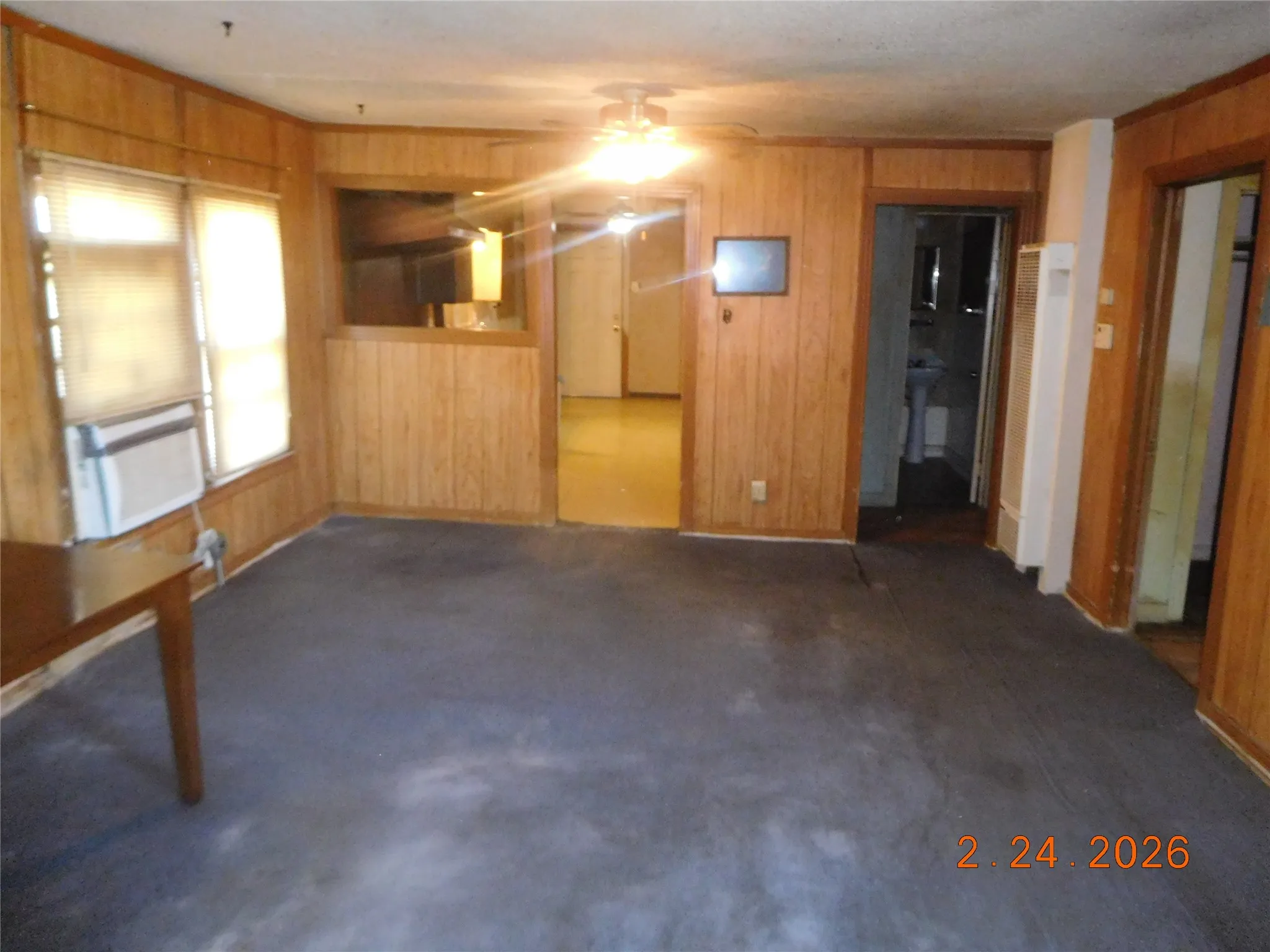 Single Family Residence For Sale in Tarrant County , 655 Crawford Street, Fort Worth, Texas 76104, 3 Bedroom, 1 Bathroom, Garage spaces, 1,105 Sqft, built in 1948, mls#21194314, Real Estate Agent in Fort Worth, Homes For Sale in Tarrant county, Homes For Sale in Fort Worth, Realtor in Fort Worth Texas, Real Estate Brokerage Independent Realty Texas, Luminita Cordes Realtor