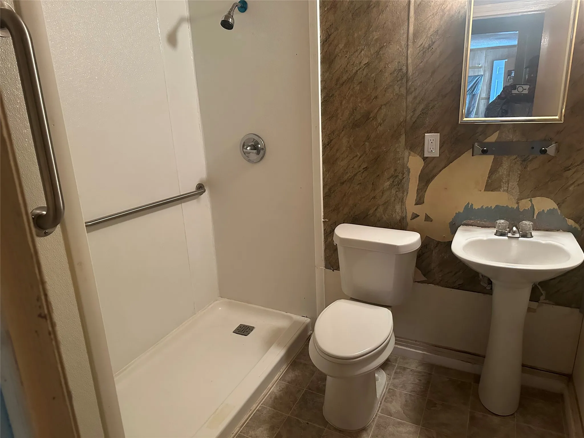 Single Family Residence For Sale in Tarrant County , 655 Crawford Street, Fort Worth, Texas 76104, 3 Bedroom, 1 Bathroom, Garage spaces, 1,105 Sqft, built in 1948, mls#21194314, Real Estate Agent in Fort Worth, Homes For Sale in Tarrant county, Homes For Sale in Fort Worth, Realtor in Fort Worth Texas, Real Estate Brokerage Independent Realty Texas, Luminita Cordes Realtor