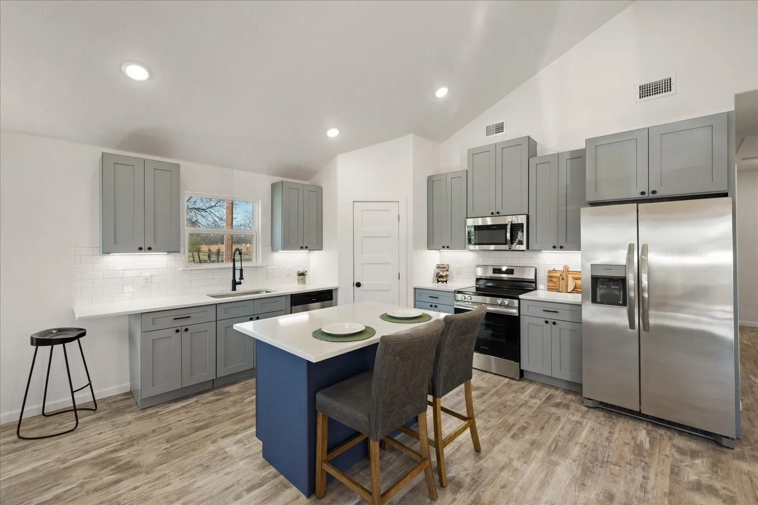 Single Family Residence For Sale in Hunt County , 200 Gladys Street, Lone Oak, Texas 75453, 3 Bedroom, 2 Bathroom, Garage spaces, 1,453 Sqft, built in 2026, New Construction - Complete, mls#21194037, Real Estate Agent in Lone Oak, Homes For Sale in Hunt county, Homes For Sale in Lone Oak, Realtor in Lone Oak Texas, Real Estate Brokerage Independent Realty Texas, Luminita Cordes Realtor