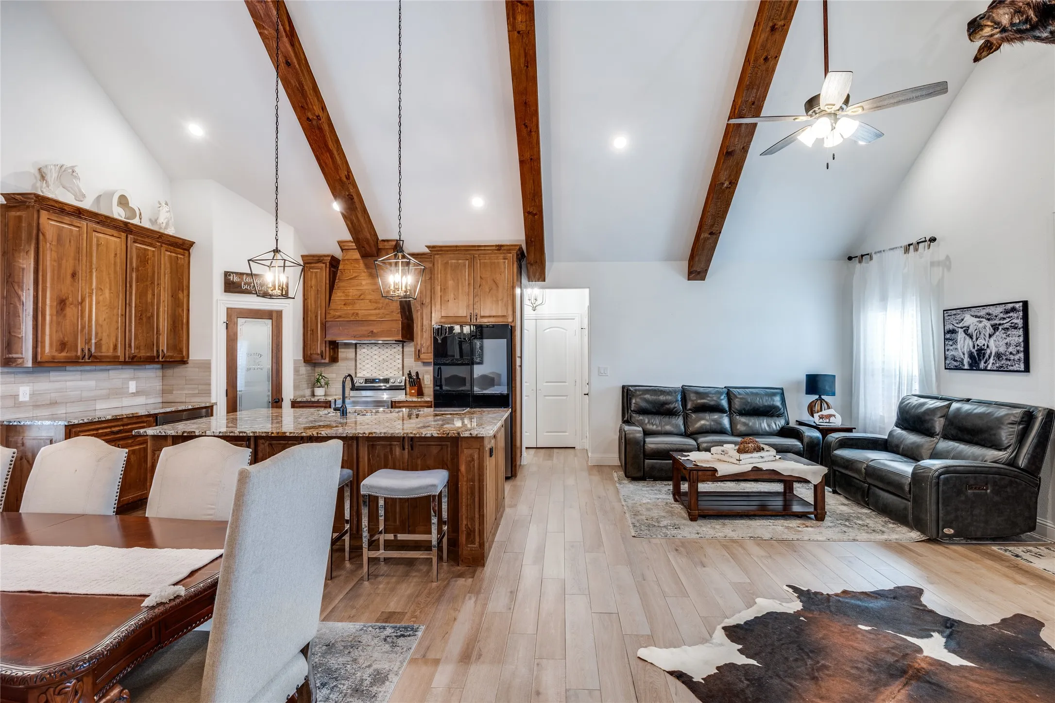 Single Family Residence For Sale in Fannin County , 250 Alondrita Street, Celeste, Texas 75423, 4 Bedroom, 2 Bathroom, 2 Garage spaces, 1,800 Sqft, built in 2022, mls#21194323, Real Estate Agent in Celeste, Homes For Sale in Fannin county, Homes For Sale in Celeste, Realtor in Celeste Texas, Real Estate Brokerage Independent Realty Texas, Luminita Cordes Realtor