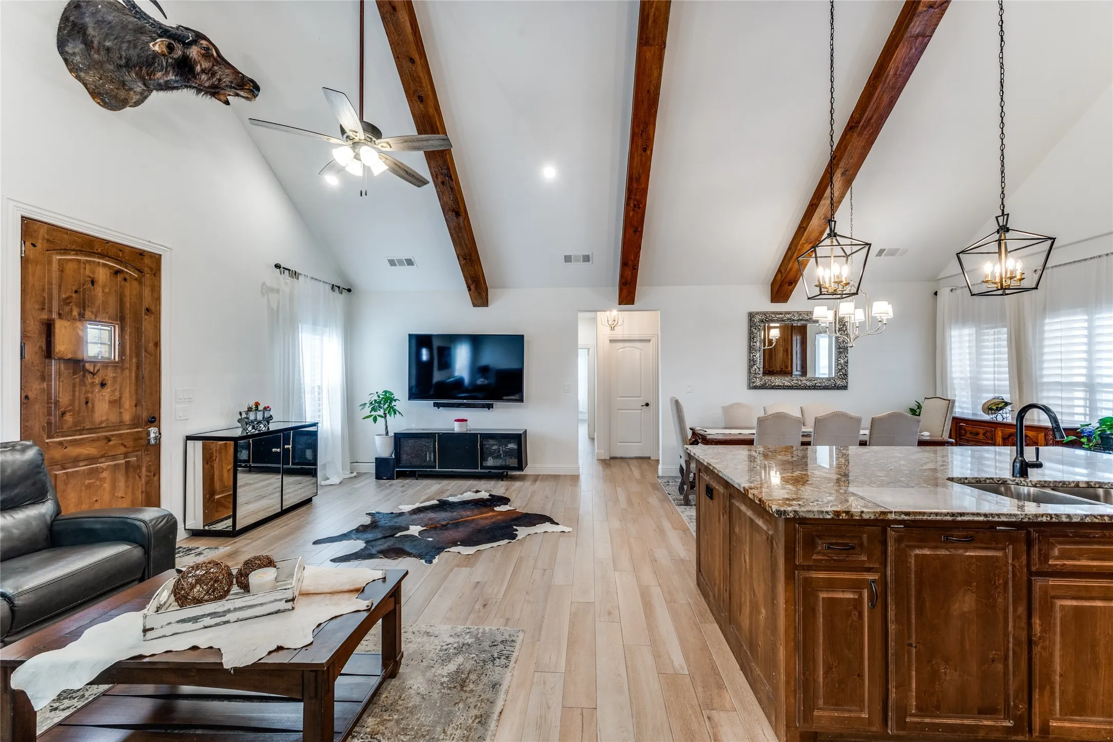 Single Family Residence For Sale in Fannin County , 250 Alondrita Street, Celeste, Texas 75423, 4 Bedroom, 2 Bathroom, 2 Garage spaces, 1,800 Sqft, built in 2022, mls#21194323, Real Estate Agent in Celeste, Homes For Sale in Fannin county, Homes For Sale in Celeste, Realtor in Celeste Texas, Real Estate Brokerage Independent Realty Texas, Luminita Cordes Realtor
