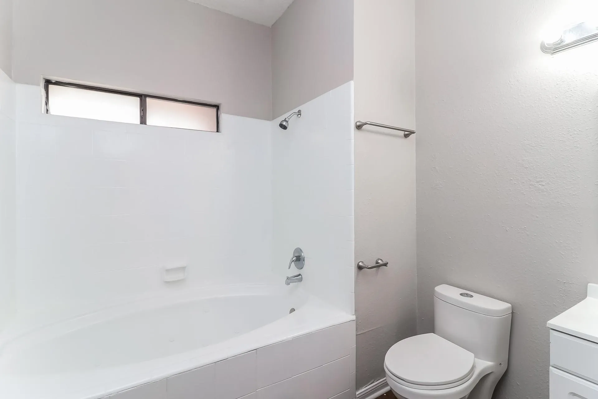 Single Family Residence For Sale in Tarrant County , 4713 Poppy Drive E, Fort Worth, Texas 76137, 3 Bedroom, 2 Bathroom, Garage spaces, 1,294 Sqft, built in 1984, Preowned, mls#21189137, Real Estate Agent in Fort Worth, Homes For Sale in Tarrant county, Homes For Sale in Fort Worth, Realtor in Fort Worth Texas, Real Estate Brokerage Independent Realty Texas, Luminita Cordes Realtor