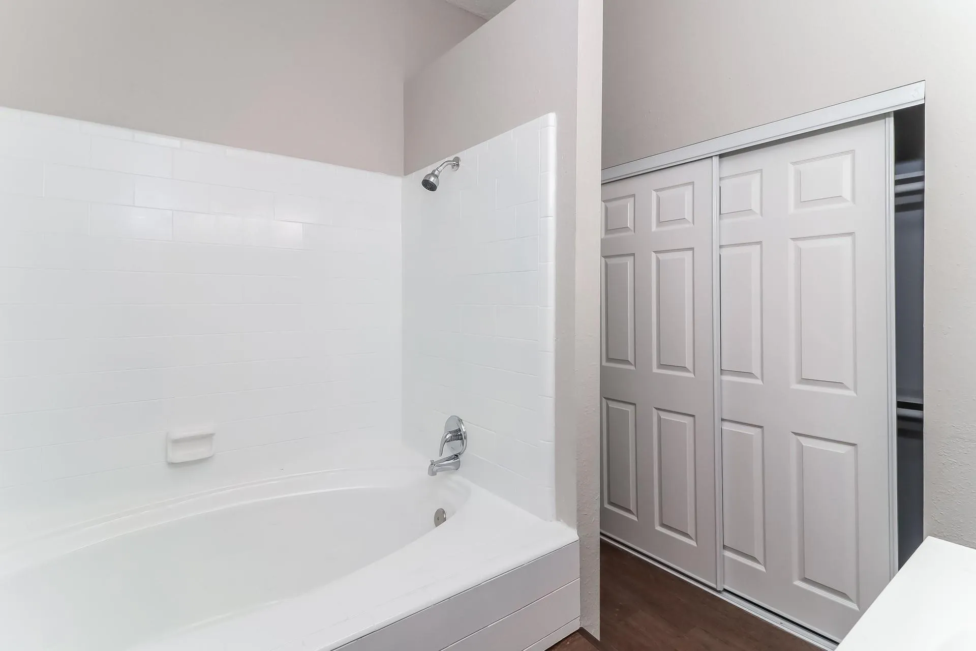 Single Family Residence For Sale in Tarrant County , 4713 Poppy Drive E, Fort Worth, Texas 76137, 3 Bedroom, 2 Bathroom, Garage spaces, 1,294 Sqft, built in 1984, Preowned, mls#21189137, Real Estate Agent in Fort Worth, Homes For Sale in Tarrant county, Homes For Sale in Fort Worth, Realtor in Fort Worth Texas, Real Estate Brokerage Independent Realty Texas, Luminita Cordes Realtor