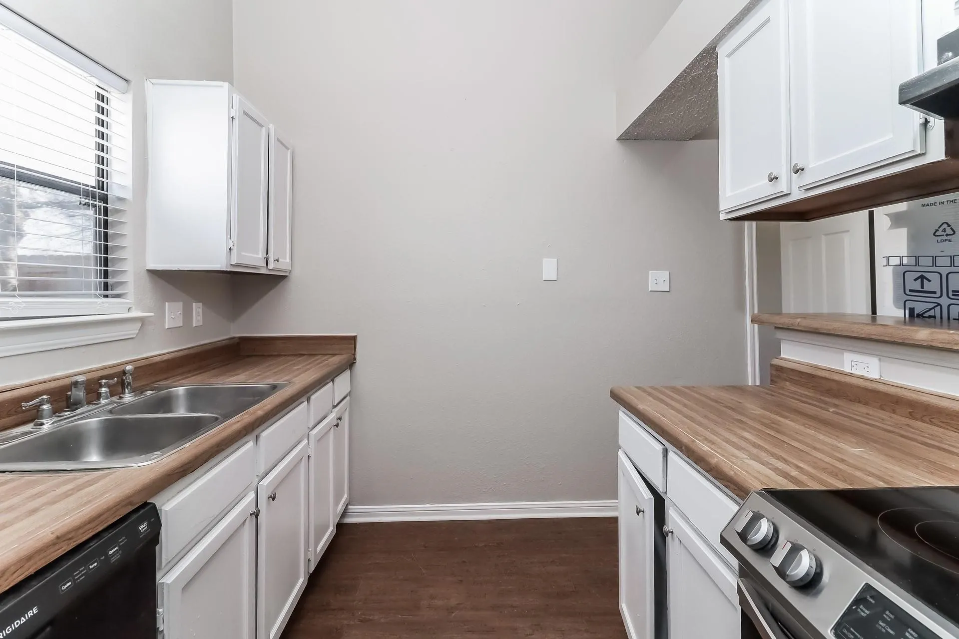 Single Family Residence For Sale in Tarrant County , 4713 Poppy Drive E, Fort Worth, Texas 76137, 3 Bedroom, 2 Bathroom, Garage spaces, 1,294 Sqft, built in 1984, Preowned, mls#21189137, Real Estate Agent in Fort Worth, Homes For Sale in Tarrant county, Homes For Sale in Fort Worth, Realtor in Fort Worth Texas, Real Estate Brokerage Independent Realty Texas, Luminita Cordes Realtor