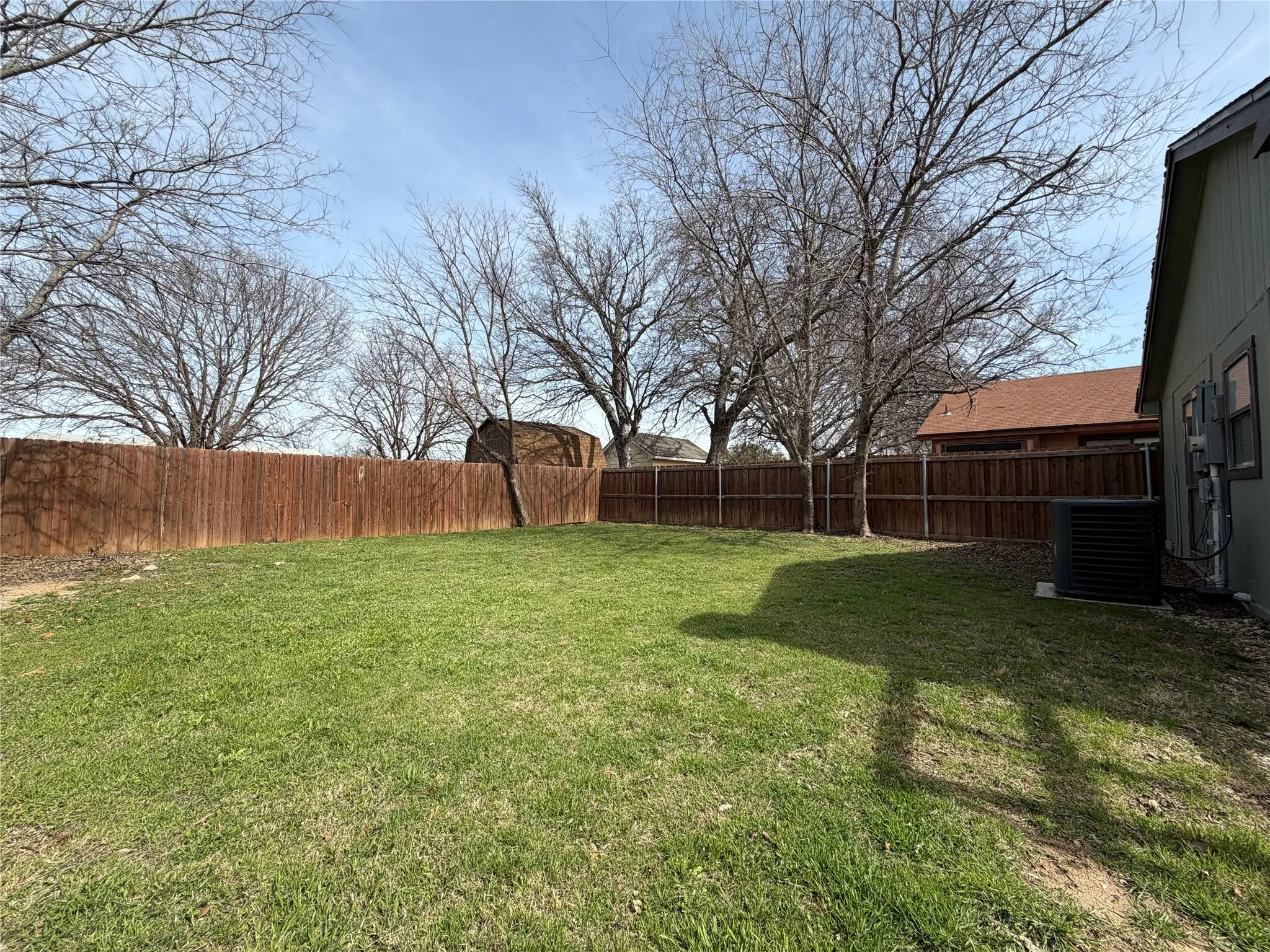 Single Family Residence For Sale in Tarrant County , 4713 Poppy Drive E, Fort Worth, Texas 76137, 3 Bedroom, 2 Bathroom, Garage spaces, 1,294 Sqft, built in 1984, Preowned, mls#21189137, Real Estate Agent in Fort Worth, Homes For Sale in Tarrant county, Homes For Sale in Fort Worth, Realtor in Fort Worth Texas, Real Estate Brokerage Independent Realty Texas, Luminita Cordes Realtor