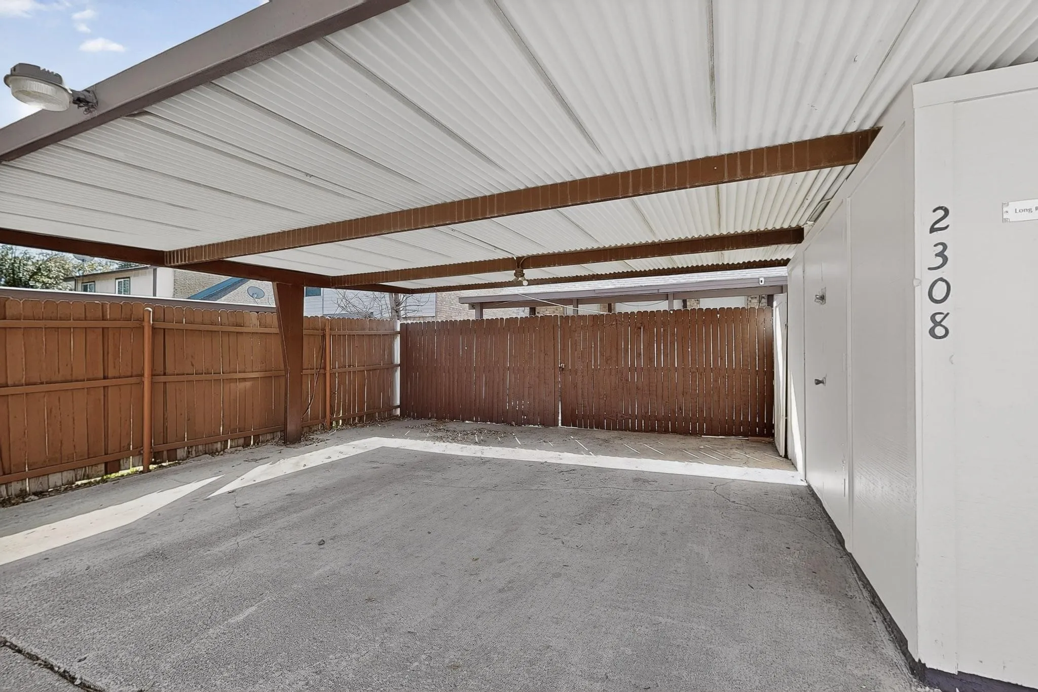 Single Family Residence For Sale in Tarrant County , 2308 Long ridge, Arlington, Texas 76014, 3 Bedroom, 2 Bathroom, Garage spaces, 1,239 Sqft, built in 1973, mls#21189656, Real Estate Agent in Arlington, Homes For Sale in Tarrant county, Homes For Sale in Arlington, Realtor in Arlington Texas, Real Estate Brokerage Independent Realty Texas, Luminita Cordes Realtor