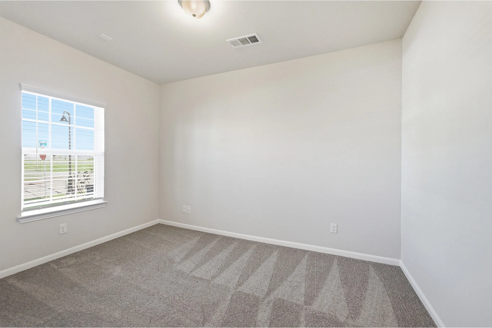 Neutral wall paint complemented by grey carpeting