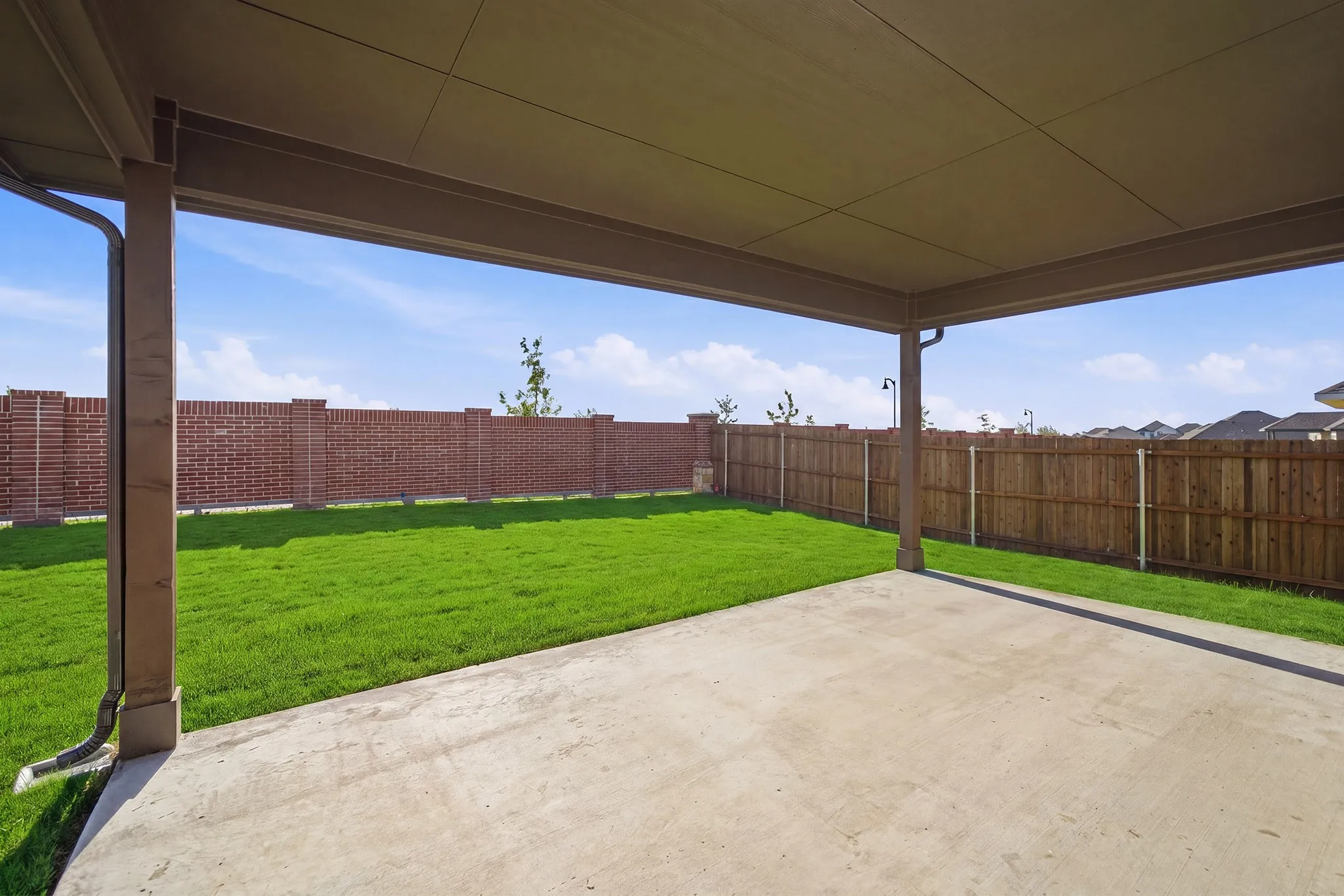 Covered patio with a concrete surface
