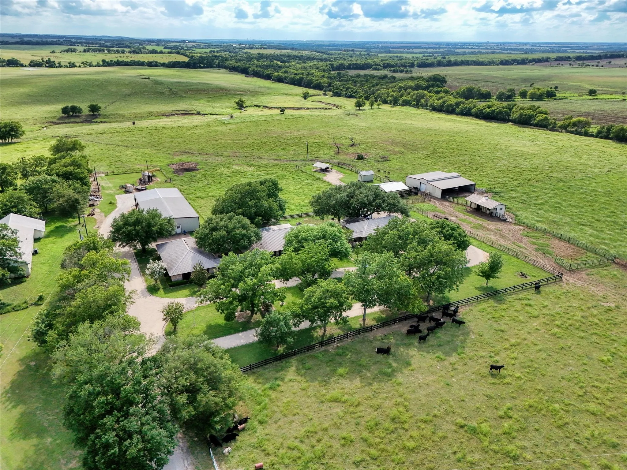 Farm For Sale in Mc Lennan County , 15796 Chapel Road, Lorena, Texas 76655, 4 Bedrooms, 3 Bathrooms, 4 Garage spaces, 2,600 Sqft, built in 1975, Preowned, Price $2,700,000, mls#21194310, Real Estate Agent in Lorena, Homes For Sale in Mc Lennan county, Homes For Sale in Lorena, Realtor in Lorena Texas, Real Estate Brokerage Independent Realty Texas, Luminita Cordes Realtor