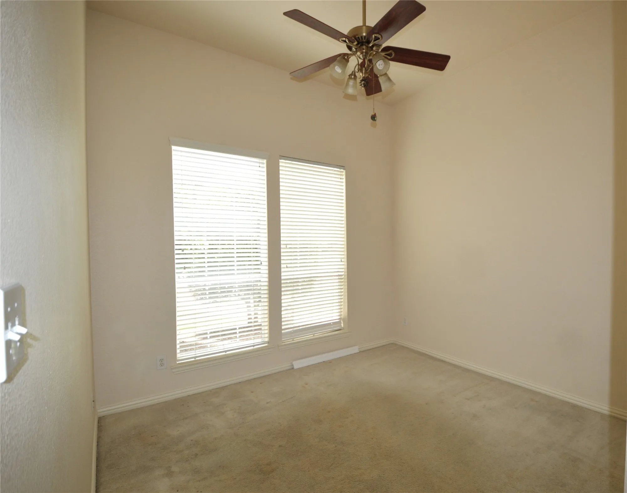 Single Family Residence For Sale in Collin County , 1120 Surrey Lane, Allen, Texas 75013, 4 Bedroom, 2 Bathroom, 2 Garage spaces, 2,773 Sqft, built in 2000, mls#21176184, Real Estate Agent in Allen, Homes For Sale in Collin county, Homes For Sale in Allen, Realtor in Allen Texas, Real Estate Brokerage Independent Realty Texas, Luminita Cordes Realtor