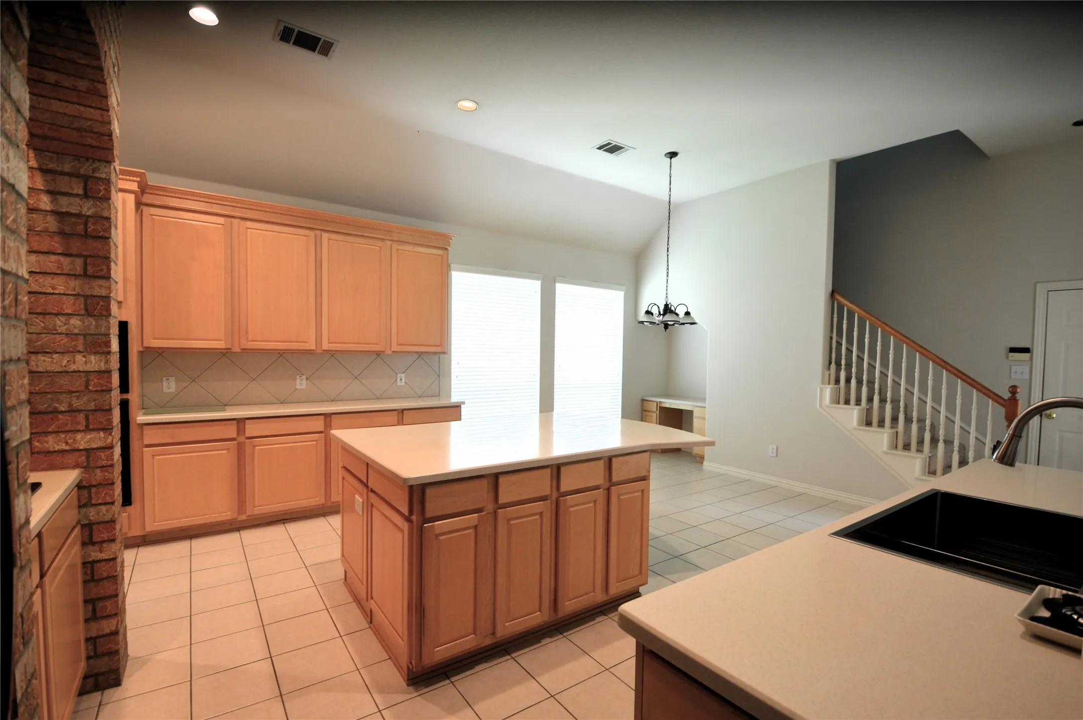 Single Family Residence For Sale in Collin County , 1120 Surrey Lane, Allen, Texas 75013, 4 Bedroom, 2 Bathroom, 2 Garage spaces, 2,773 Sqft, built in 2000, mls#21176184, Real Estate Agent in Allen, Homes For Sale in Collin county, Homes For Sale in Allen, Realtor in Allen Texas, Real Estate Brokerage Independent Realty Texas, Luminita Cordes Realtor