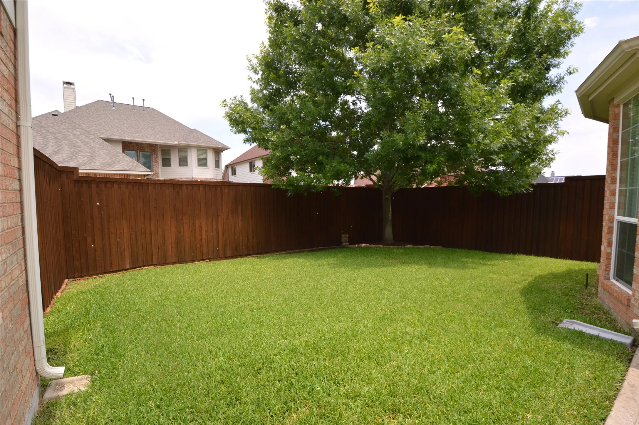 Single Family Residence For Sale in Collin County , 1120 Surrey Lane, Allen, Texas 75013, 4 Bedroom, 2 Bathroom, 2 Garage spaces, 2,773 Sqft, built in 2000, mls#21176184, Real Estate Agent in Allen, Homes For Sale in Collin county, Homes For Sale in Allen, Realtor in Allen Texas, Real Estate Brokerage Independent Realty Texas, Luminita Cordes Realtor
