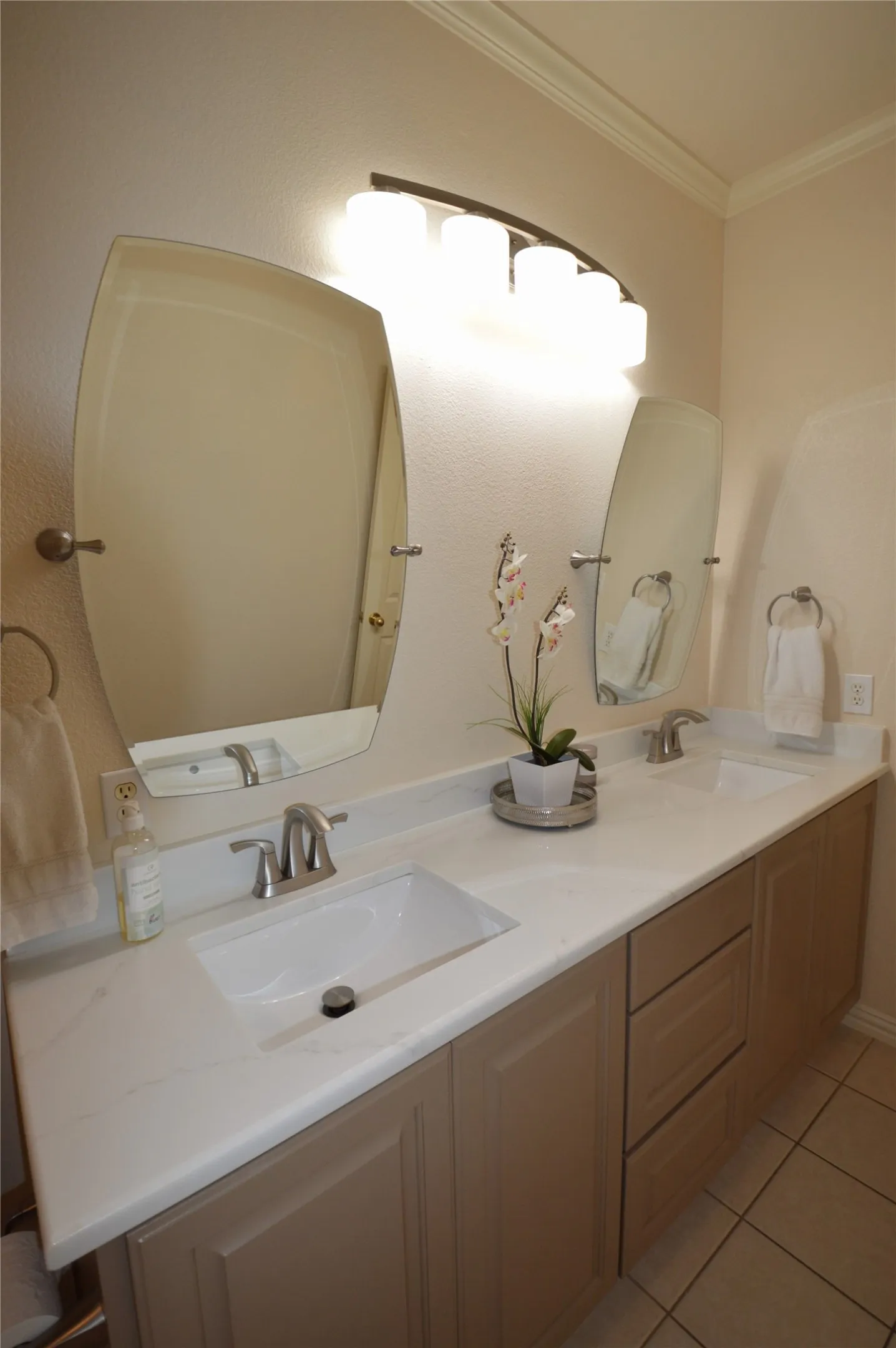 Single Family Residence For Sale in Collin County , 1120 Surrey Lane, Allen, Texas 75013, 4 Bedroom, 2 Bathroom, 2 Garage spaces, 2,773 Sqft, built in 2000, mls#21176184, Real Estate Agent in Allen, Homes For Sale in Collin county, Homes For Sale in Allen, Realtor in Allen Texas, Real Estate Brokerage Independent Realty Texas, Luminita Cordes Realtor
