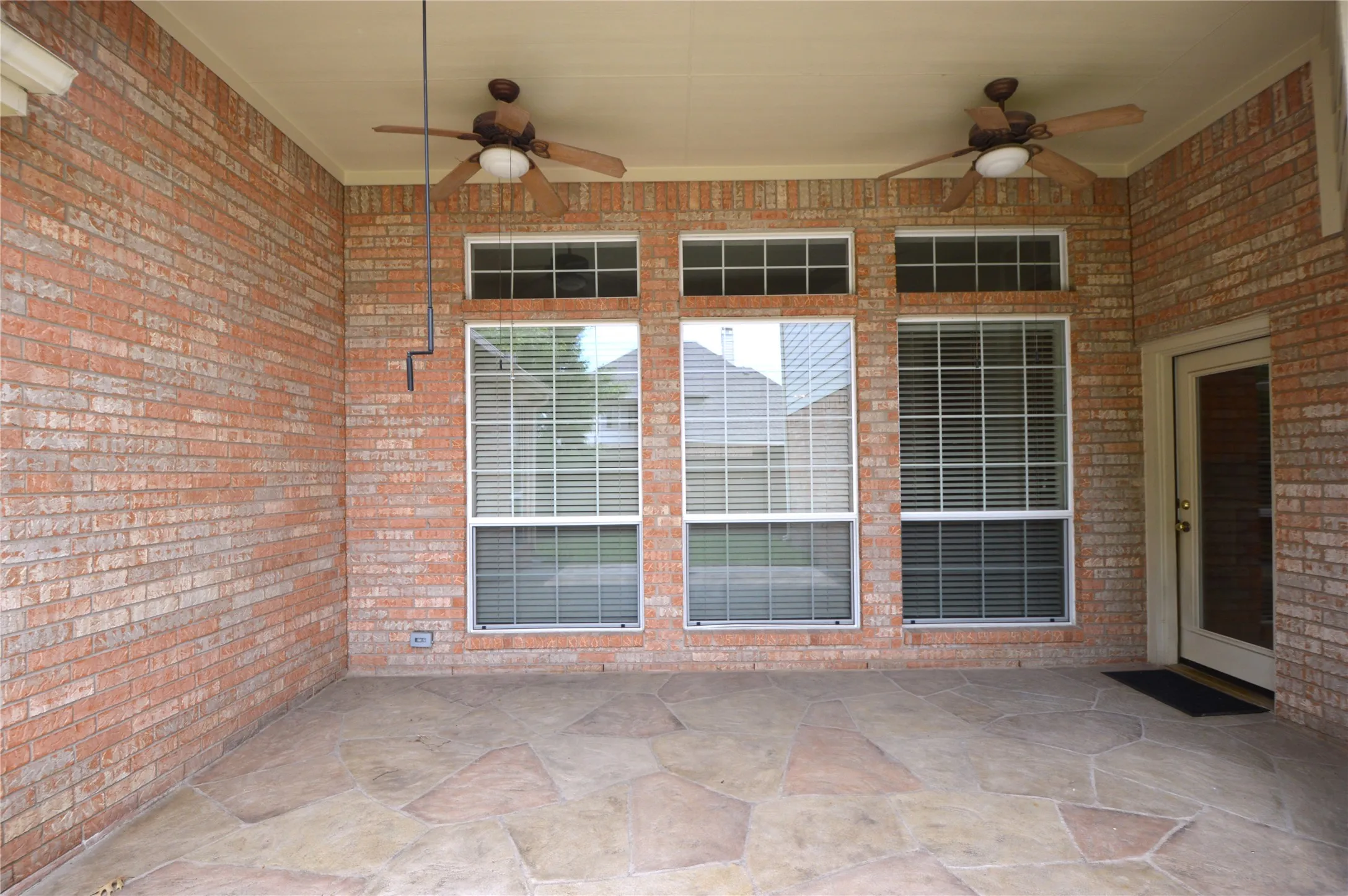 Single Family Residence For Sale in Collin County , 1120 Surrey Lane, Allen, Texas 75013, 4 Bedroom, 2 Bathroom, 2 Garage spaces, 2,773 Sqft, built in 2000, mls#21176184, Real Estate Agent in Allen, Homes For Sale in Collin county, Homes For Sale in Allen, Realtor in Allen Texas, Real Estate Brokerage Independent Realty Texas, Luminita Cordes Realtor