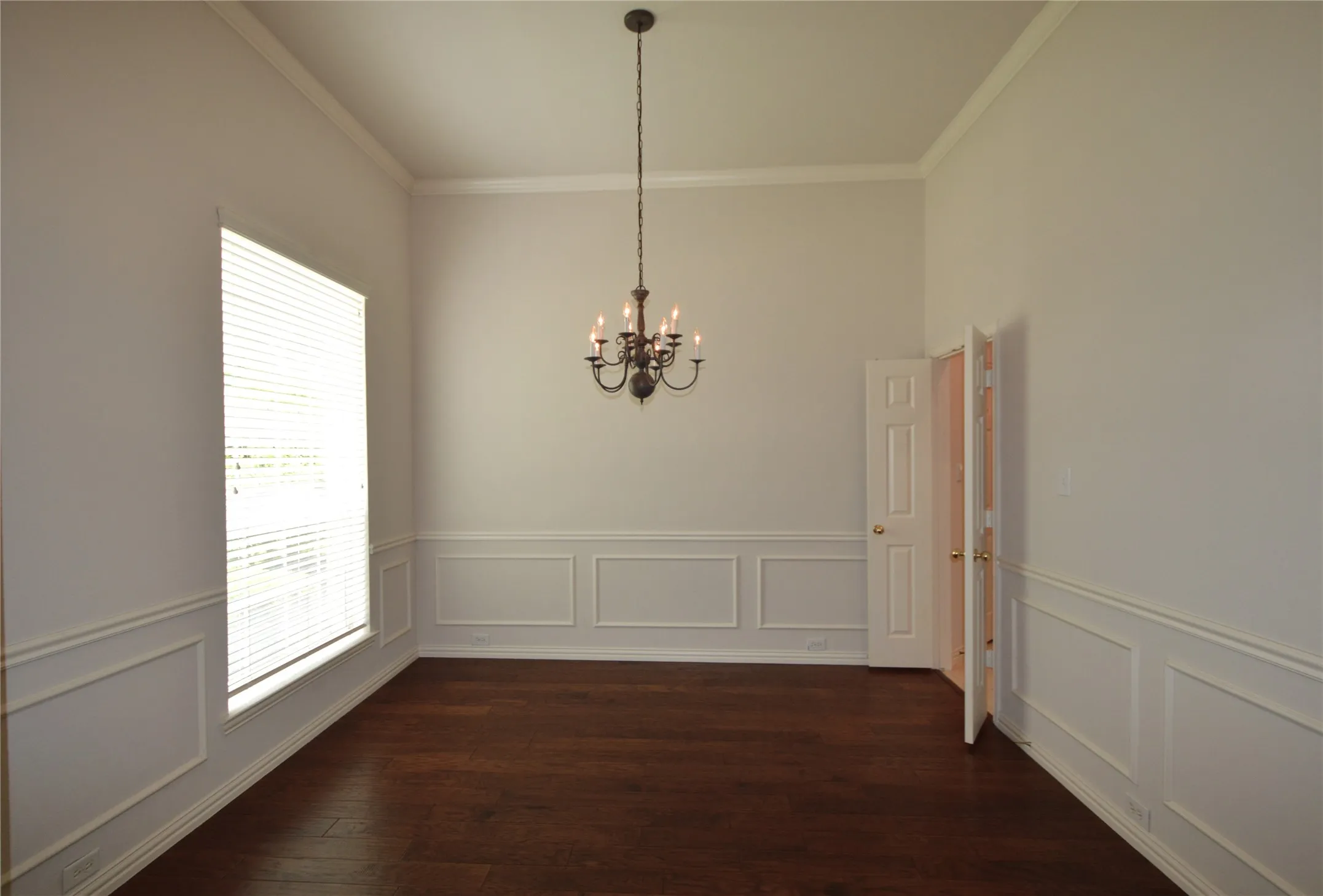 Single Family Residence For Sale in Collin County , 1120 Surrey Lane, Allen, Texas 75013, 4 Bedroom, 2 Bathroom, 2 Garage spaces, 2,773 Sqft, built in 2000, mls#21176184, Real Estate Agent in Allen, Homes For Sale in Collin county, Homes For Sale in Allen, Realtor in Allen Texas, Real Estate Brokerage Independent Realty Texas, Luminita Cordes Realtor