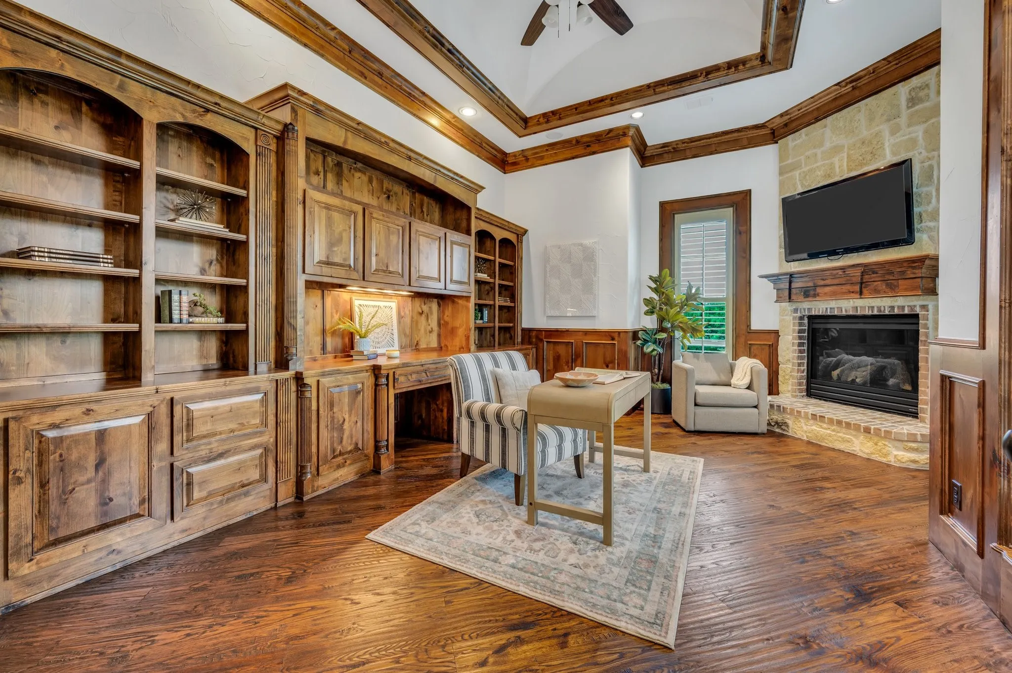 Single Family Residence For Sale in Johnson County , 7101 Royal Birkdale Drive, Cleburne, Texas 76033, 5 Bedrooms, 8 Bathrooms, 4 Garage spaces, 6,110 Sqft, built in 2014, Preowned, Price $1,295,000, mls#21193007, Real Estate Agent in Cleburne, Homes For Sale in Johnson county, Homes For Sale in Cleburne, Realtor in Cleburne Texas, Real Estate Brokerage Independent Realty Texas, Luminita Cordes Realtor