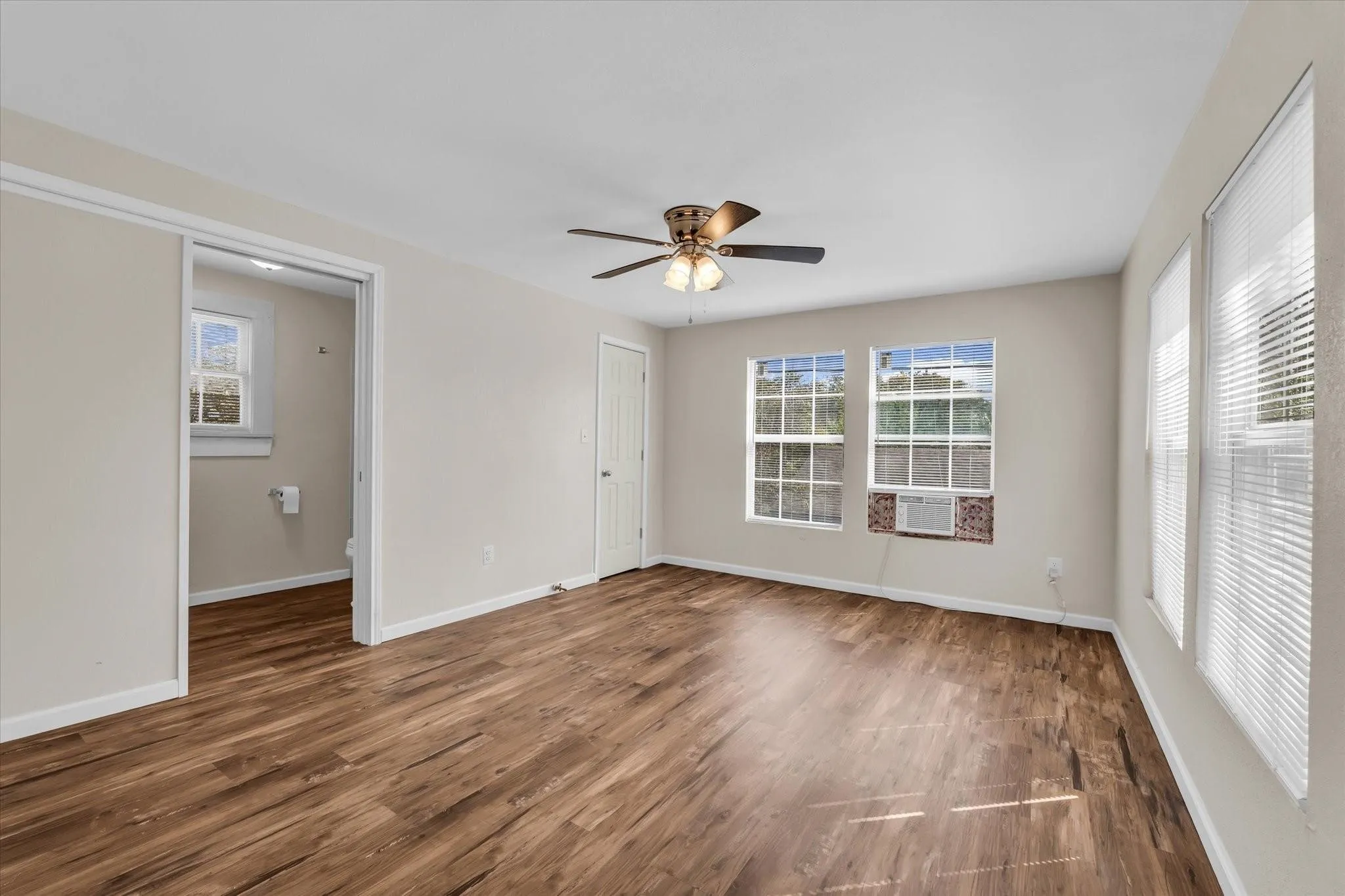 For Sale in Mc Lennan County , 3000 Ethel. Avenue, Waco, Texas 76707, 11 Bedroom, 6 Bathroom, Garage spaces, 0 Sqft, built in 1938, Preowned, Price $545,000, mls#21191915, Real Estate Agent in Waco, Homes For Sale in Mc Lennan county, Homes For Sale in Waco, Realtor in Waco Texas, Real Estate Brokerage Independent Realty Texas, Luminita Cordes Realtor