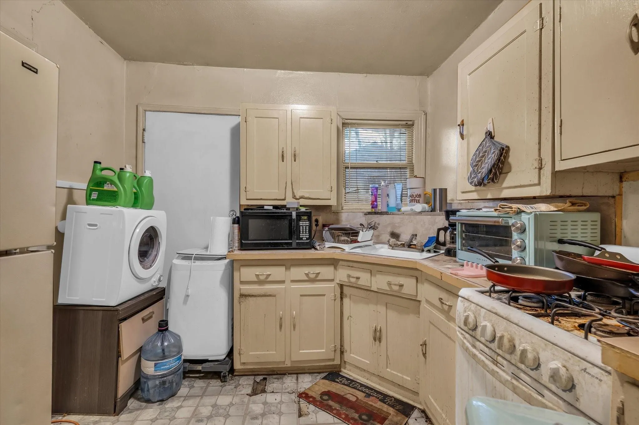For Sale in Mc Lennan County , 3000 Ethel. Avenue, Waco, Texas 76707, 11 Bedroom, 6 Bathroom, Garage spaces, 0 Sqft, built in 1938, Preowned, Price $545,000, mls#21191915, Real Estate Agent in Waco, Homes For Sale in Mc Lennan county, Homes For Sale in Waco, Realtor in Waco Texas, Real Estate Brokerage Independent Realty Texas, Luminita Cordes Realtor