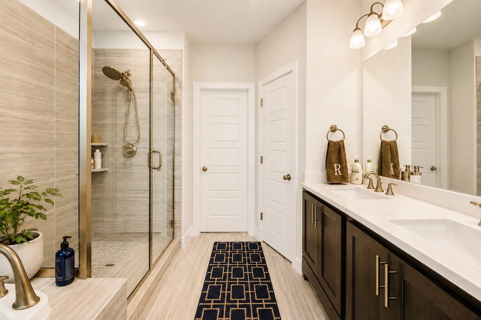 Single Family Residence For Sale in Dallas County , 648 Aspen Valley Lane, Dallas, Texas 75208, 3 Bedroom, 4 Bathroom, 2 Garage spaces, 2,640 Sqft, built in 2018, Preowned, mls#21193727, Real Estate Agent in Dallas, Homes For Sale in Dallas county, Homes For Sale in Dallas, Realtor in Dallas Texas, Real Estate Brokerage Independent Realty Texas, Luminita Cordes Realtor