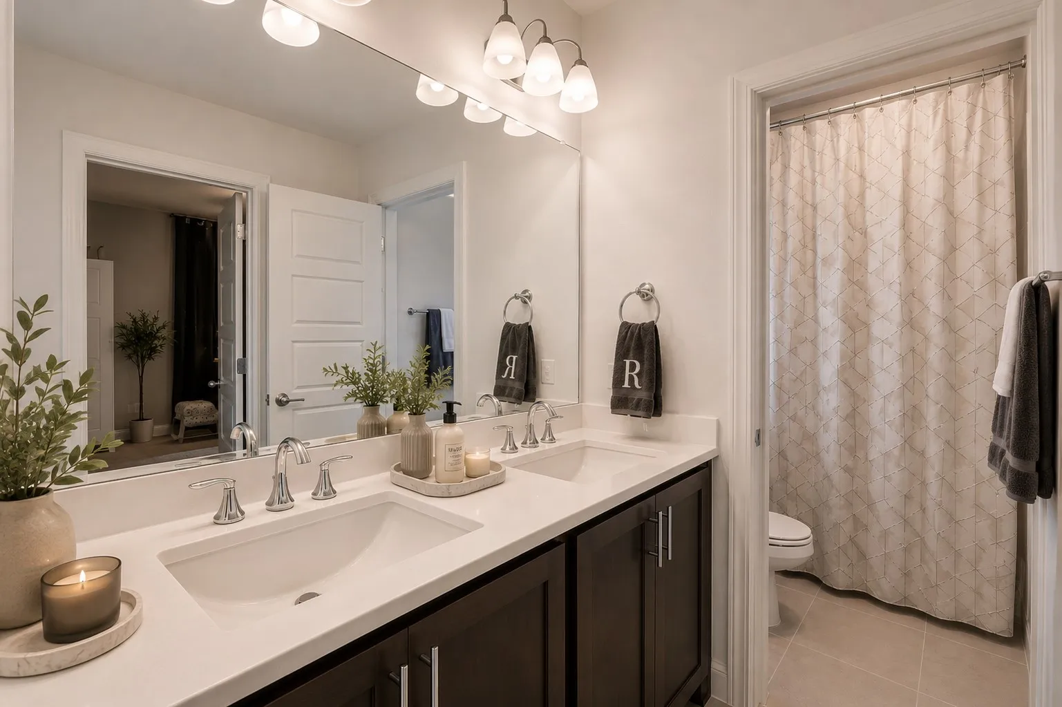 Single Family Residence For Sale in Dallas County , 648 Aspen Valley Lane, Dallas, Texas 75208, 3 Bedroom, 4 Bathroom, 2 Garage spaces, 2,640 Sqft, built in 2018, Preowned, mls#21193727, Real Estate Agent in Dallas, Homes For Sale in Dallas county, Homes For Sale in Dallas, Realtor in Dallas Texas, Real Estate Brokerage Independent Realty Texas, Luminita Cordes Realtor