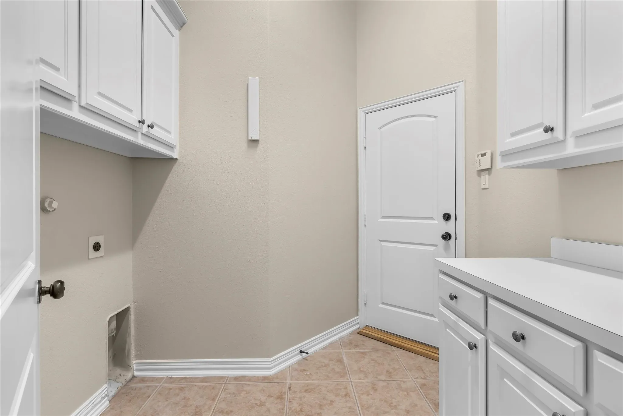 Nice size utility room with folding counter and several cabinets