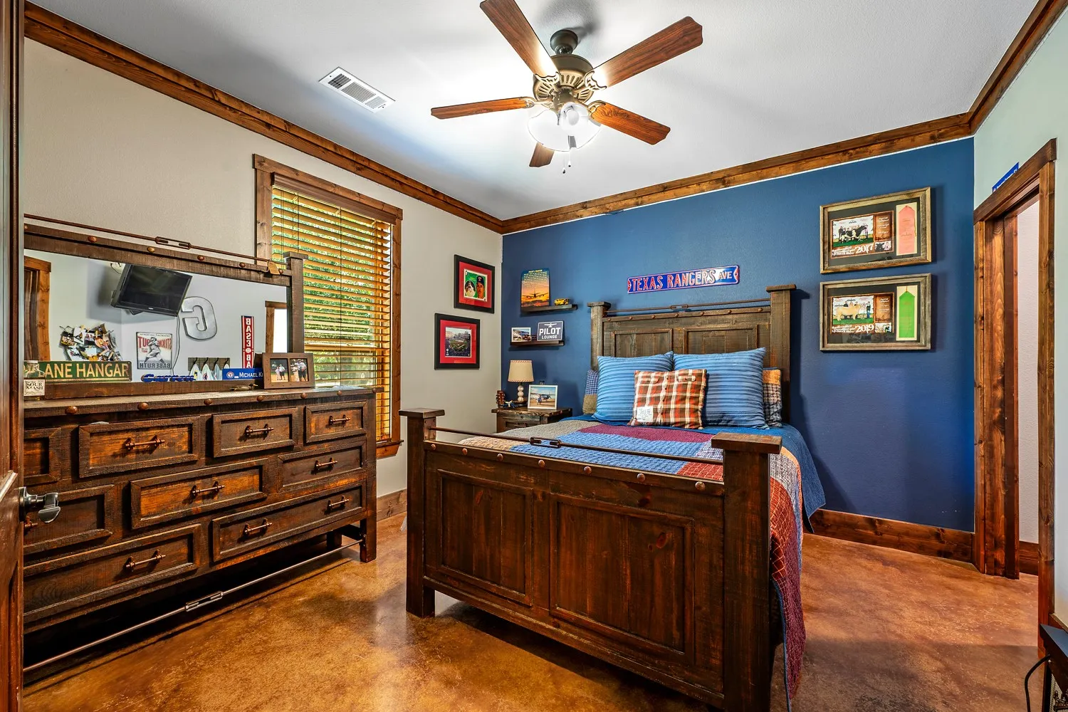 Single Family Residence For Sale in Grayson County , 1011 Red Road, Howe, Texas 75459, 4 Bedroom, 3 Bathroom, 2 Garage spaces, 2,884 Sqft, built in 2015, Price $1,479,000, mls#21187799, Real Estate Agent in Howe, Homes For Sale in Grayson county, Homes For Sale in Howe, Realtor in Howe Texas, Real Estate Brokerage Independent Realty Texas, Luminita Cordes Realtor