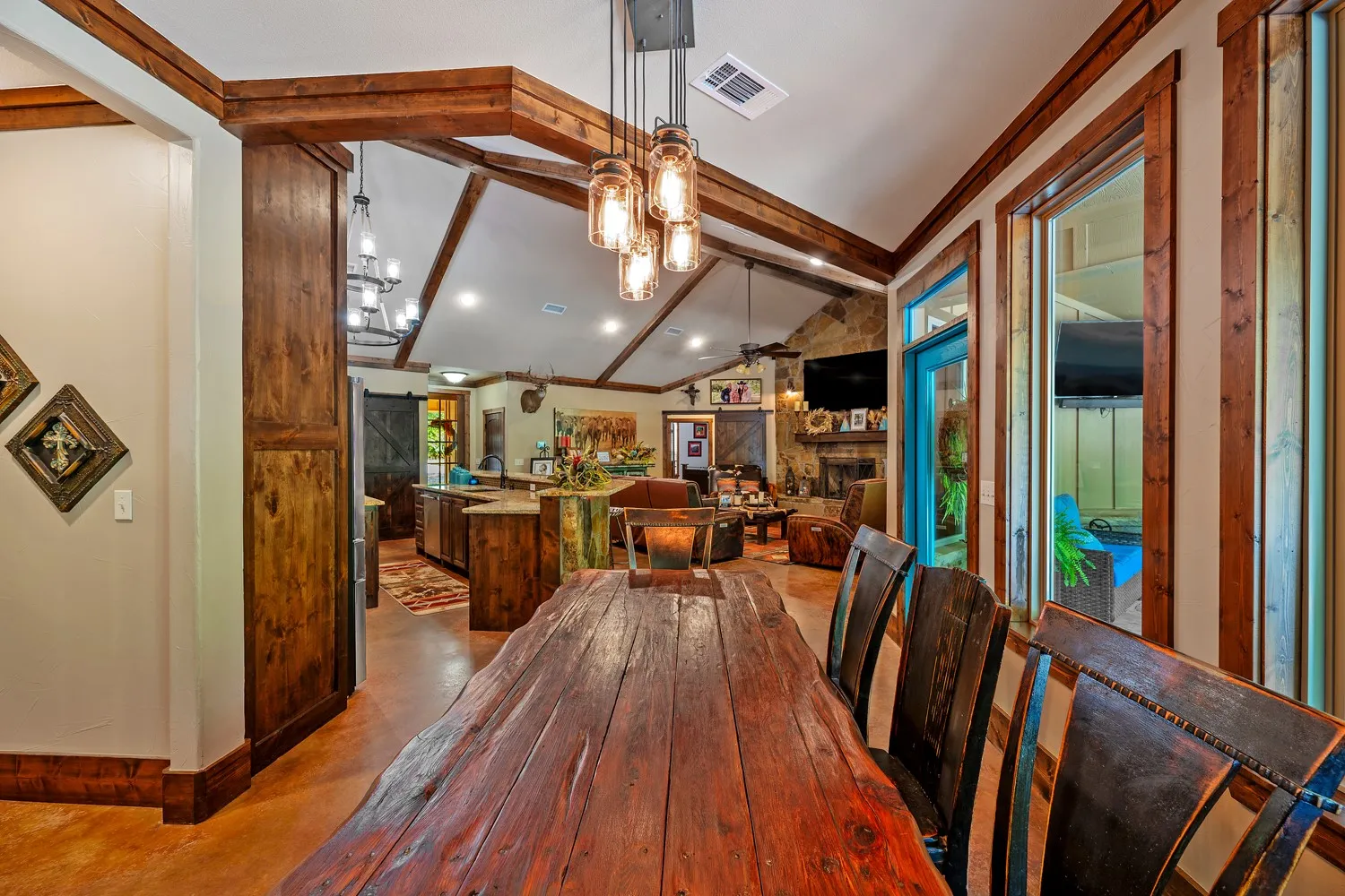 Single Family Residence For Sale in Grayson County , 1011 Red Road, Howe, Texas 75459, 4 Bedroom, 3 Bathroom, 2 Garage spaces, 2,884 Sqft, built in 2015, Price $1,479,000, mls#21187799, Real Estate Agent in Howe, Homes For Sale in Grayson county, Homes For Sale in Howe, Realtor in Howe Texas, Real Estate Brokerage Independent Realty Texas, Luminita Cordes Realtor
