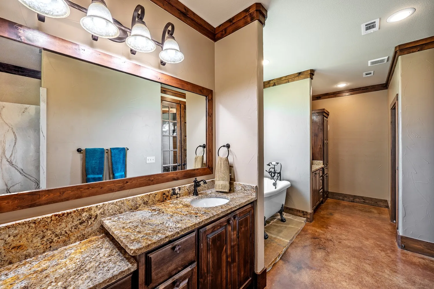 Single Family Residence For Sale in Grayson County , 1011 Red Road, Howe, Texas 75459, 4 Bedroom, 3 Bathroom, 2 Garage spaces, 2,884 Sqft, built in 2015, Price $1,479,000, mls#21187799, Real Estate Agent in Howe, Homes For Sale in Grayson county, Homes For Sale in Howe, Realtor in Howe Texas, Real Estate Brokerage Independent Realty Texas, Luminita Cordes Realtor
