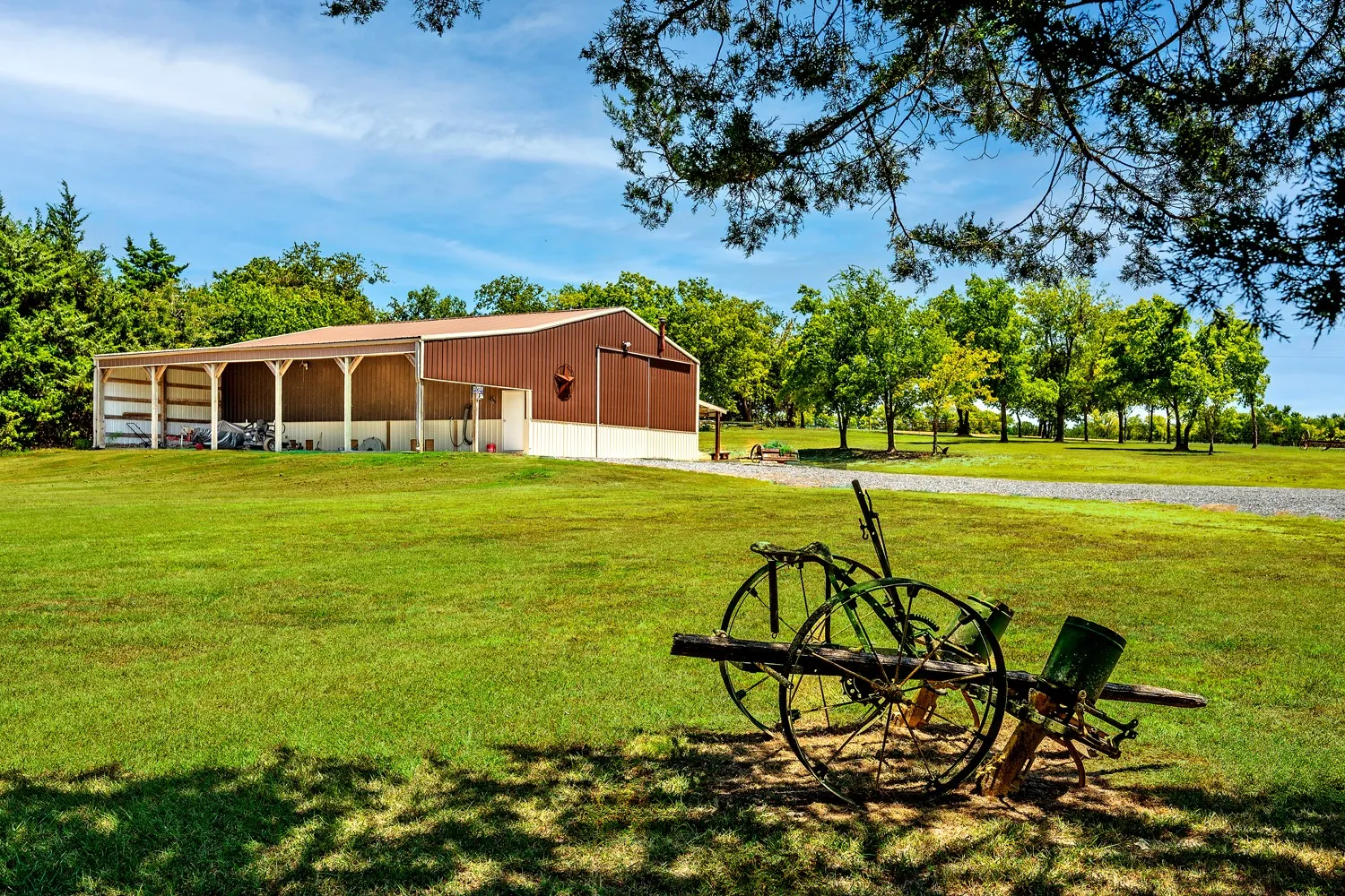 Single Family Residence For Sale in Grayson County , 1011 Red Road, Howe, Texas 75459, 4 Bedroom, 3 Bathroom, 2 Garage spaces, 2,884 Sqft, built in 2015, Price $1,479,000, mls#21187799, Real Estate Agent in Howe, Homes For Sale in Grayson county, Homes For Sale in Howe, Realtor in Howe Texas, Real Estate Brokerage Independent Realty Texas, Luminita Cordes Realtor