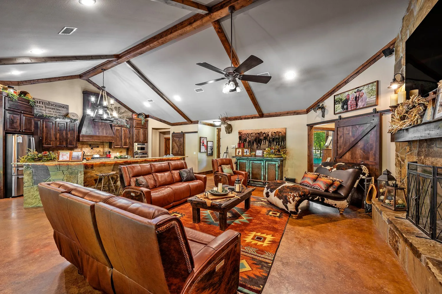 Single Family Residence For Sale in Grayson County , 1011 Red Road, Howe, Texas 75459, 4 Bedroom, 3 Bathroom, 2 Garage spaces, 2,884 Sqft, built in 2015, Price $1,479,000, mls#21187799, Real Estate Agent in Howe, Homes For Sale in Grayson county, Homes For Sale in Howe, Realtor in Howe Texas, Real Estate Brokerage Independent Realty Texas, Luminita Cordes Realtor