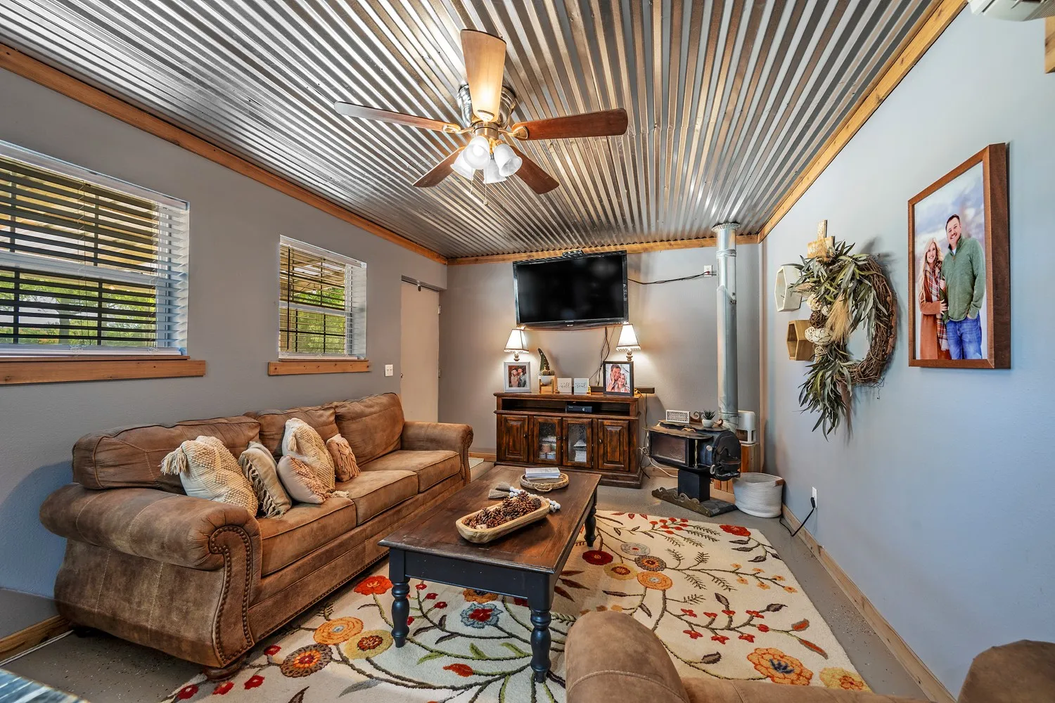 Single Family Residence For Sale in Grayson County , 1011 Red Road, Howe, Texas 75459, 4 Bedroom, 3 Bathroom, 2 Garage spaces, 2,884 Sqft, built in 2015, Price $1,479,000, mls#21187799, Real Estate Agent in Howe, Homes For Sale in Grayson county, Homes For Sale in Howe, Realtor in Howe Texas, Real Estate Brokerage Independent Realty Texas, Luminita Cordes Realtor