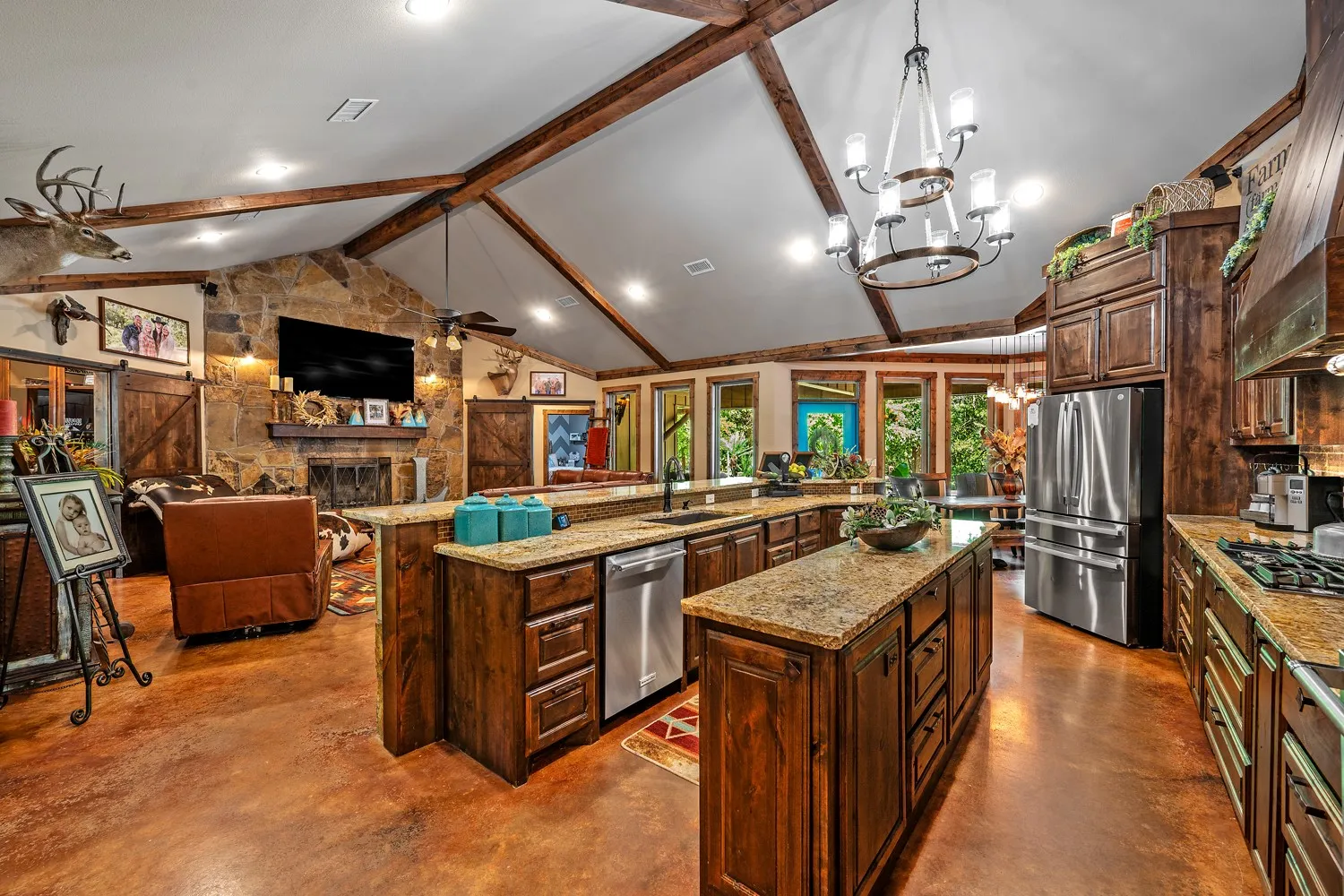 Single Family Residence For Sale in Grayson County , 1011 Red Road, Howe, Texas 75459, 4 Bedroom, 3 Bathroom, 2 Garage spaces, 2,884 Sqft, built in 2015, Price $1,479,000, mls#21187799, Real Estate Agent in Howe, Homes For Sale in Grayson county, Homes For Sale in Howe, Realtor in Howe Texas, Real Estate Brokerage Independent Realty Texas, Luminita Cordes Realtor