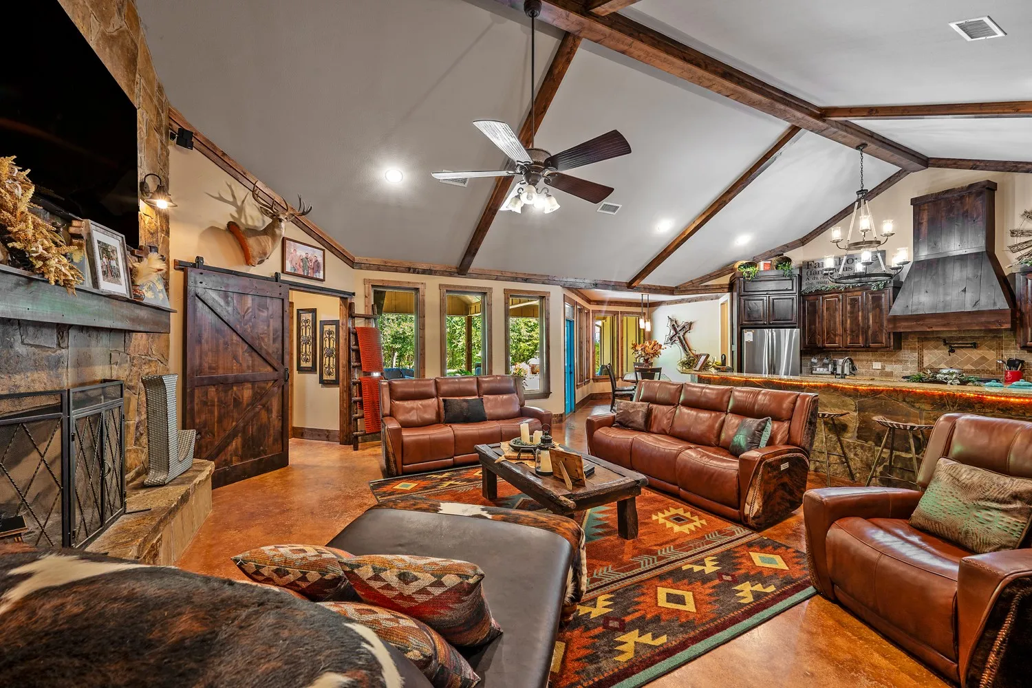 Single Family Residence For Sale in Grayson County , 1011 Red Road, Howe, Texas 75459, 4 Bedroom, 3 Bathroom, 2 Garage spaces, 2,884 Sqft, built in 2015, Price $1,479,000, mls#21187799, Real Estate Agent in Howe, Homes For Sale in Grayson county, Homes For Sale in Howe, Realtor in Howe Texas, Real Estate Brokerage Independent Realty Texas, Luminita Cordes Realtor