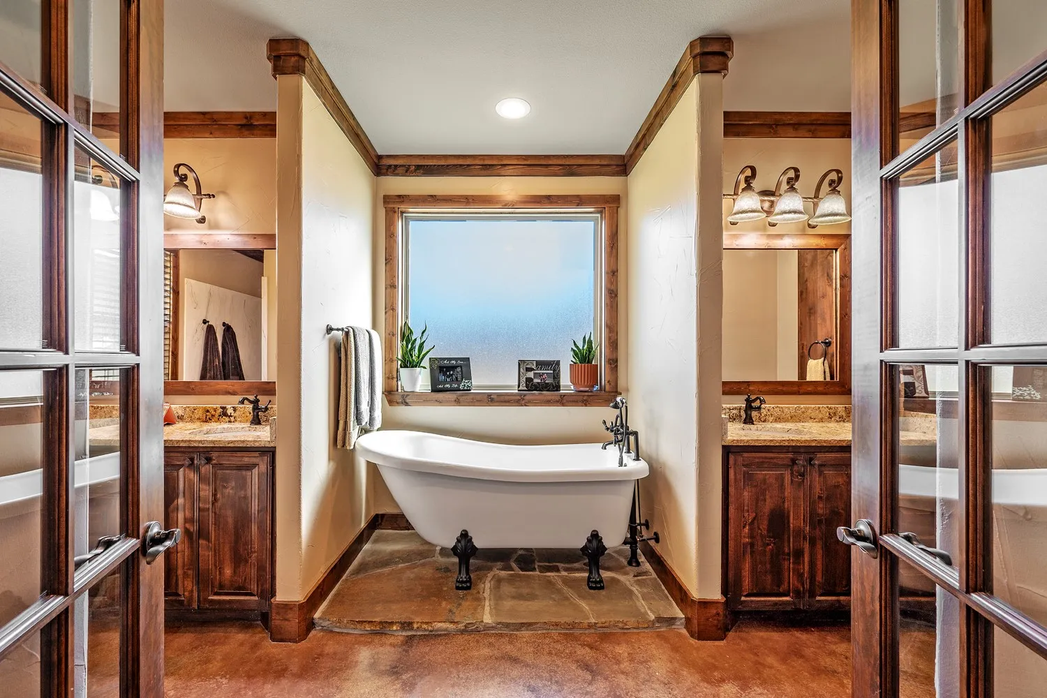 Single Family Residence For Sale in Grayson County , 1011 Red Road, Howe, Texas 75459, 4 Bedroom, 3 Bathroom, 2 Garage spaces, 2,884 Sqft, built in 2015, Price $1,479,000, mls#21187799, Real Estate Agent in Howe, Homes For Sale in Grayson county, Homes For Sale in Howe, Realtor in Howe Texas, Real Estate Brokerage Independent Realty Texas, Luminita Cordes Realtor