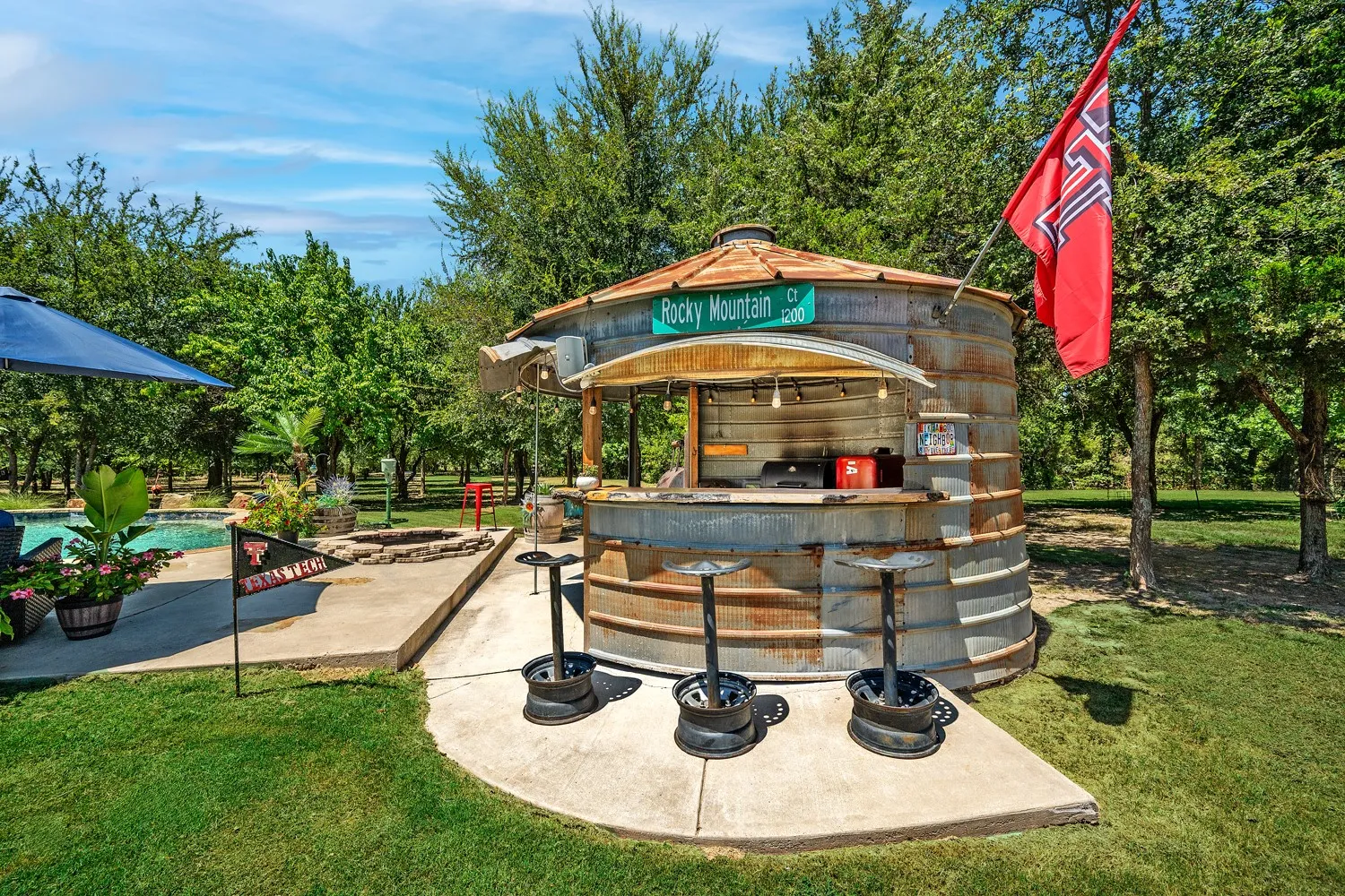 Single Family Residence For Sale in Grayson County , 1011 Red Road, Howe, Texas 75459, 4 Bedroom, 3 Bathroom, 2 Garage spaces, 2,884 Sqft, built in 2015, Price $1,479,000, mls#21187799, Real Estate Agent in Howe, Homes For Sale in Grayson county, Homes For Sale in Howe, Realtor in Howe Texas, Real Estate Brokerage Independent Realty Texas, Luminita Cordes Realtor