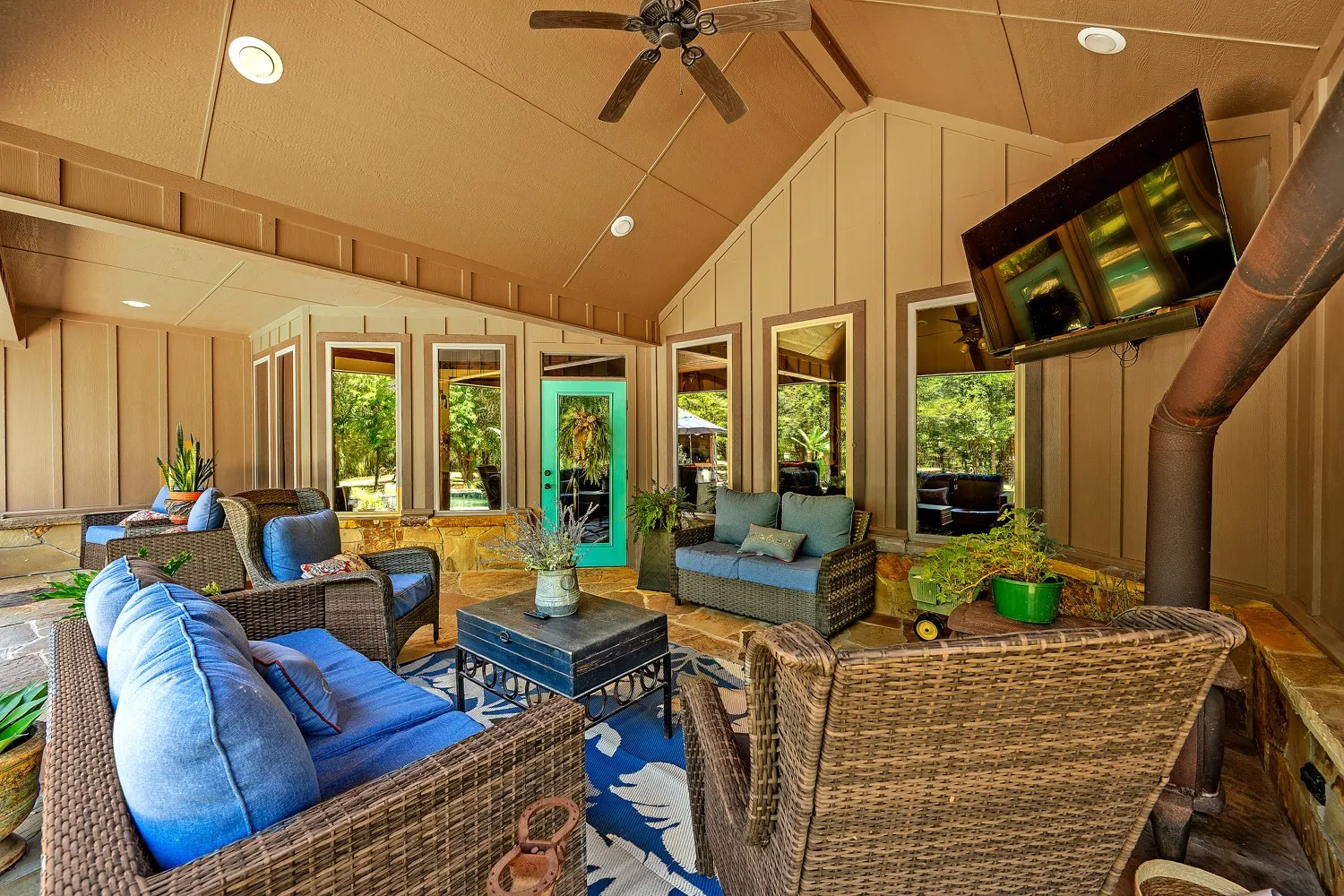 Single Family Residence For Sale in Grayson County , 1011 Red Road, Howe, Texas 75459, 4 Bedroom, 3 Bathroom, 2 Garage spaces, 2,884 Sqft, built in 2015, Price $1,479,000, mls#21187799, Real Estate Agent in Howe, Homes For Sale in Grayson county, Homes For Sale in Howe, Realtor in Howe Texas, Real Estate Brokerage Independent Realty Texas, Luminita Cordes Realtor