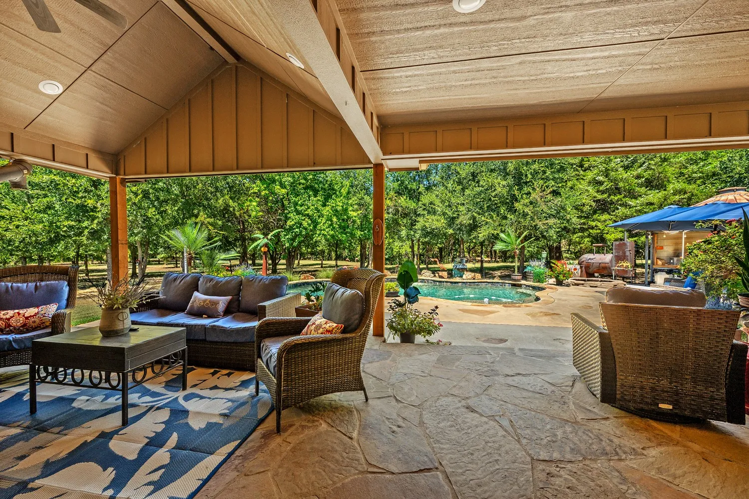 Single Family Residence For Sale in Grayson County , 1011 Red Road, Howe, Texas 75459, 4 Bedroom, 3 Bathroom, 2 Garage spaces, 2,884 Sqft, built in 2015, Price $1,479,000, mls#21187799, Real Estate Agent in Howe, Homes For Sale in Grayson county, Homes For Sale in Howe, Realtor in Howe Texas, Real Estate Brokerage Independent Realty Texas, Luminita Cordes Realtor