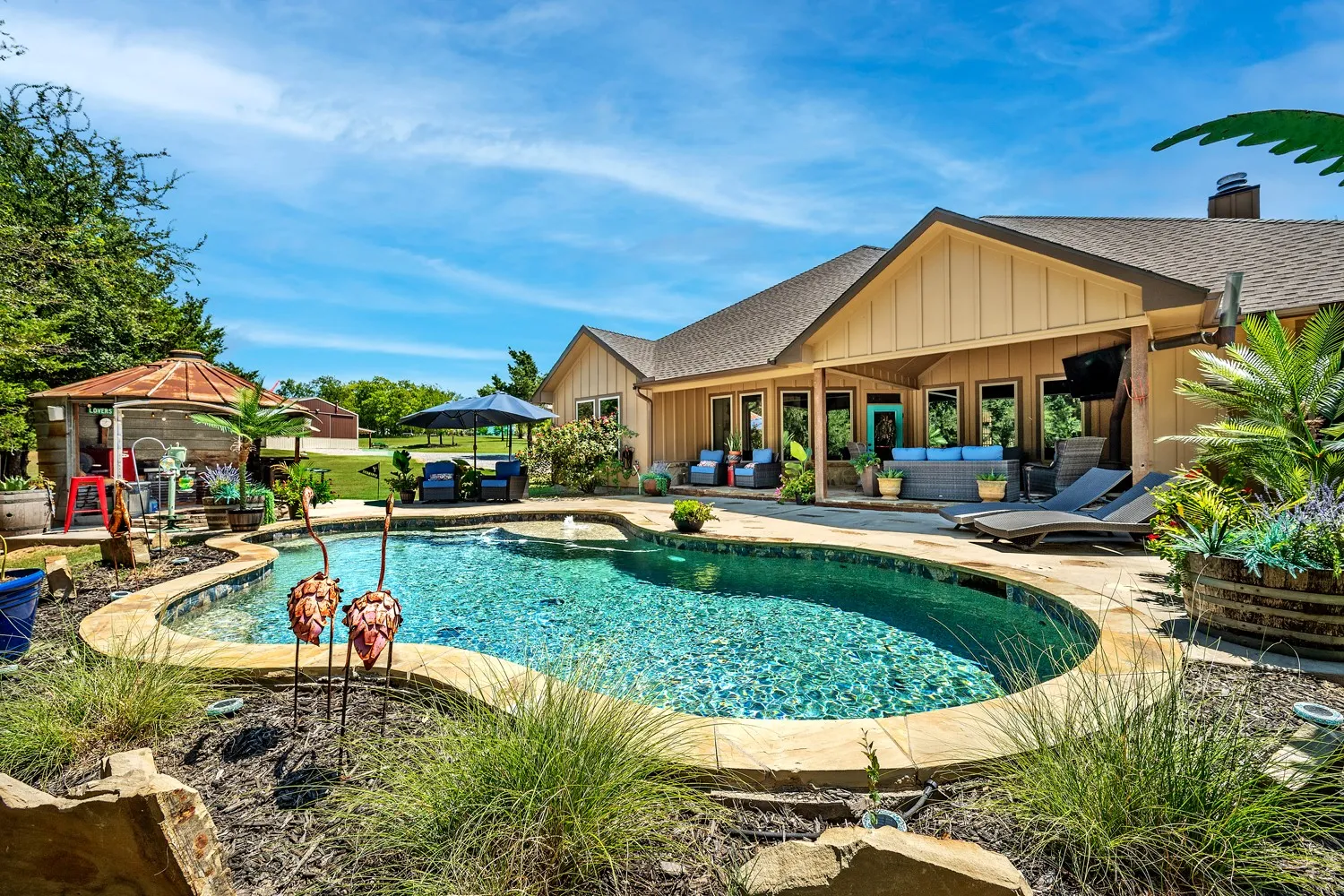 Single Family Residence For Sale in Grayson County , 1011 Red Road, Howe, Texas 75459, 4 Bedroom, 3 Bathroom, 2 Garage spaces, 2,884 Sqft, built in 2015, Price $1,479,000, mls#21187799, Real Estate Agent in Howe, Homes For Sale in Grayson county, Homes For Sale in Howe, Realtor in Howe Texas, Real Estate Brokerage Independent Realty Texas, Luminita Cordes Realtor