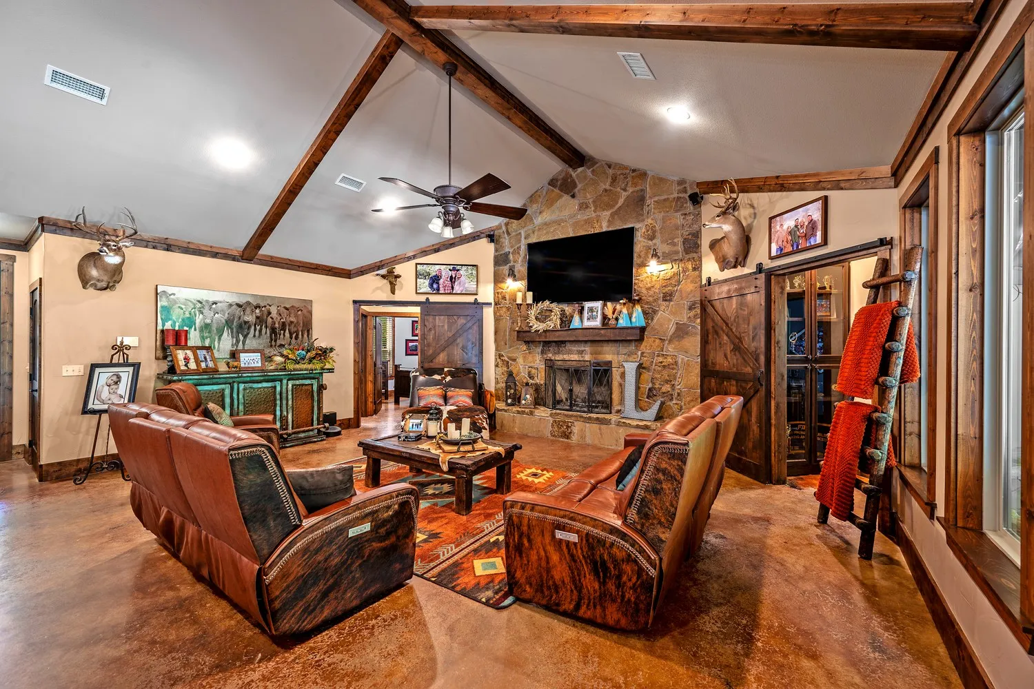 Single Family Residence For Sale in Grayson County , 1011 Red Road, Howe, Texas 75459, 4 Bedroom, 3 Bathroom, 2 Garage spaces, 2,884 Sqft, built in 2015, Price $1,479,000, mls#21187799, Real Estate Agent in Howe, Homes For Sale in Grayson county, Homes For Sale in Howe, Realtor in Howe Texas, Real Estate Brokerage Independent Realty Texas, Luminita Cordes Realtor